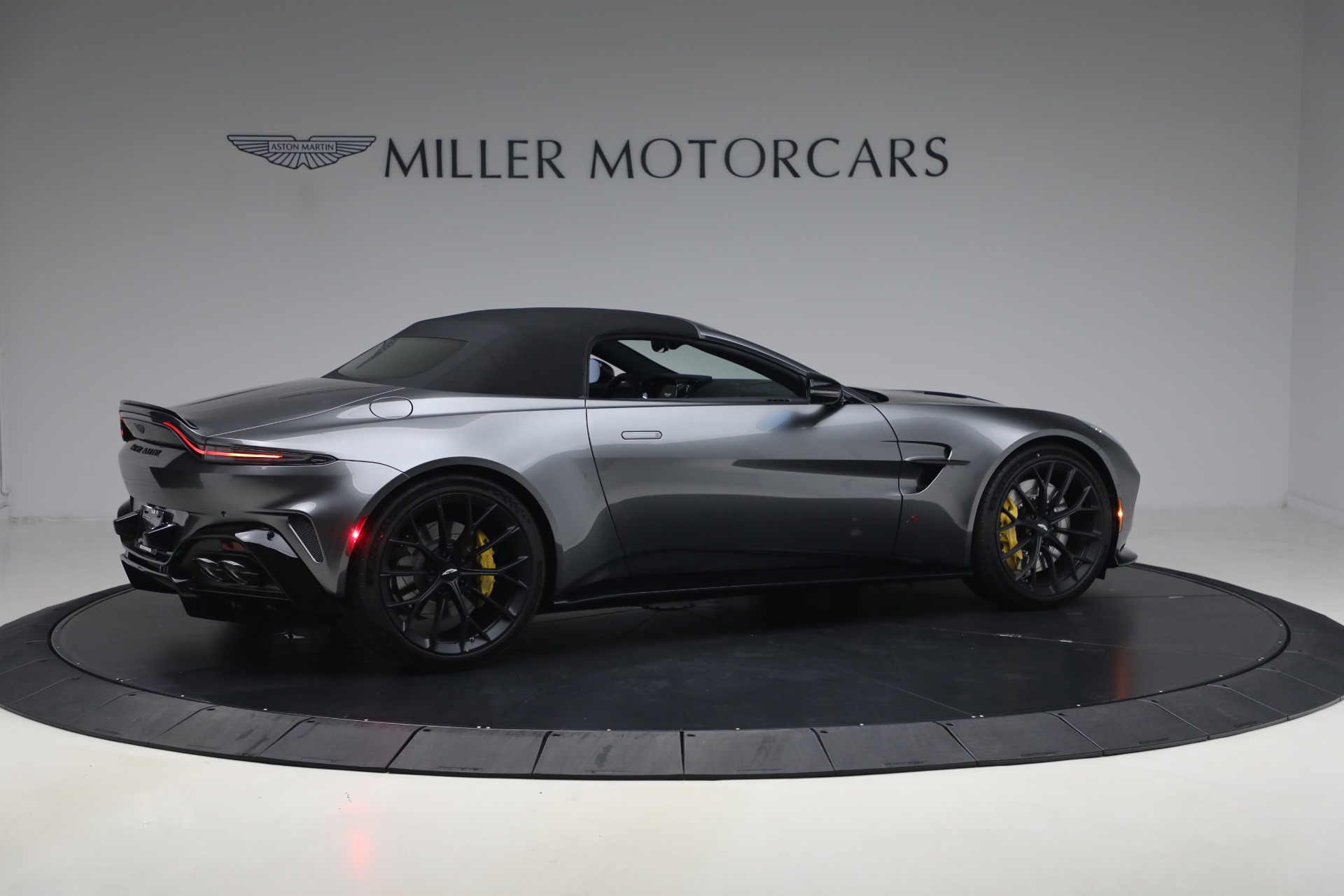 New-2026-Aston-Martin-Vantage-S-Roadster