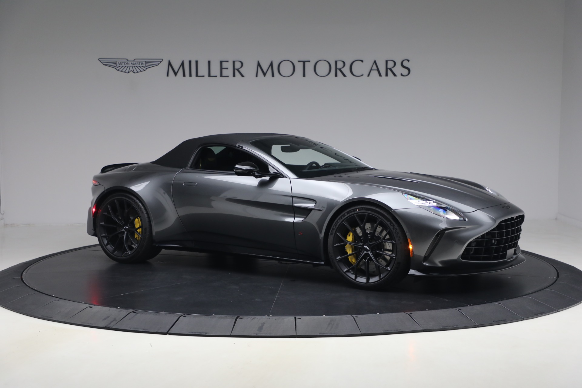 New-2026-Aston-Martin-Vantage-S-Roadster