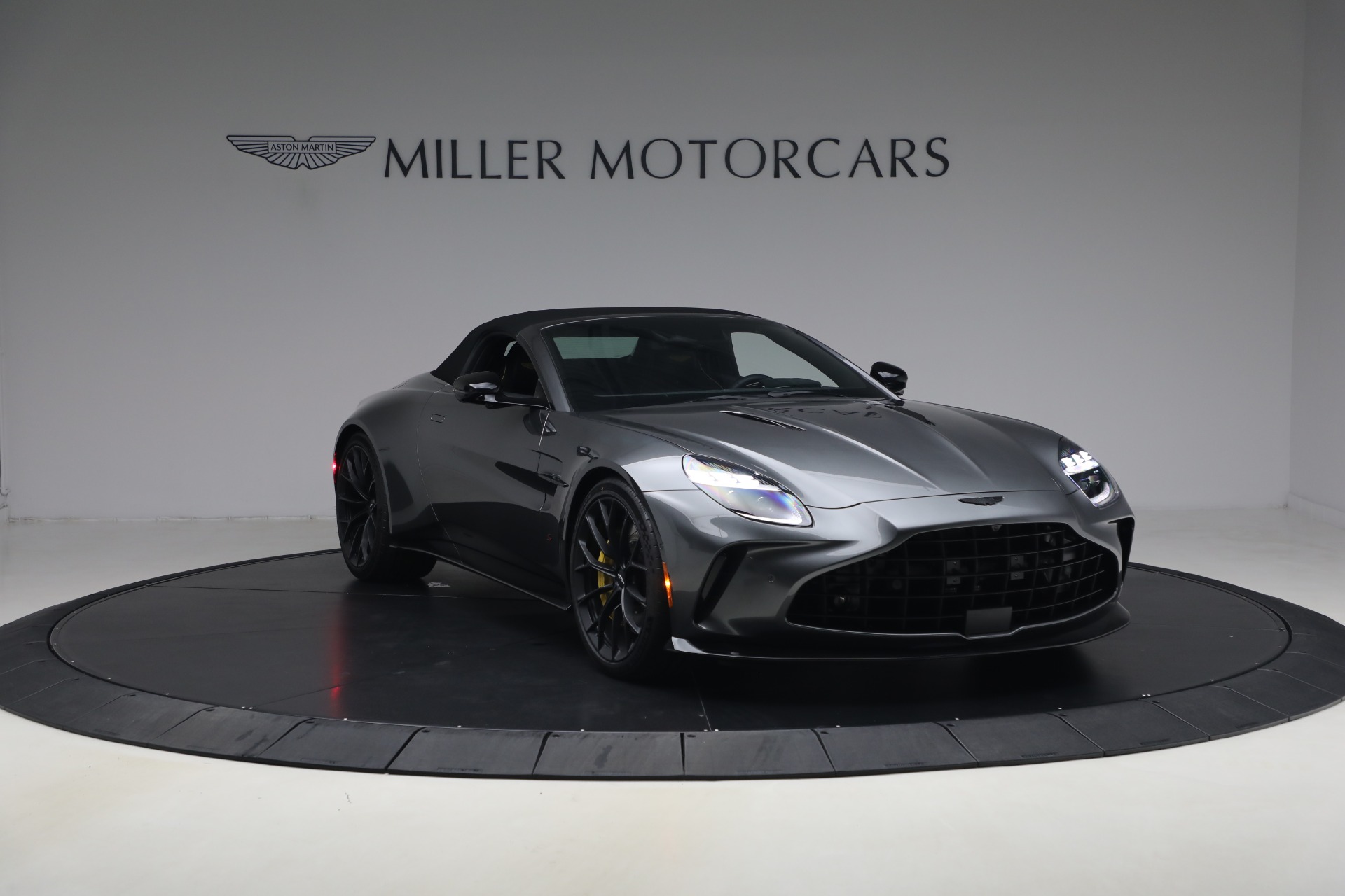 New-2026-Aston-Martin-Vantage-S-Roadster