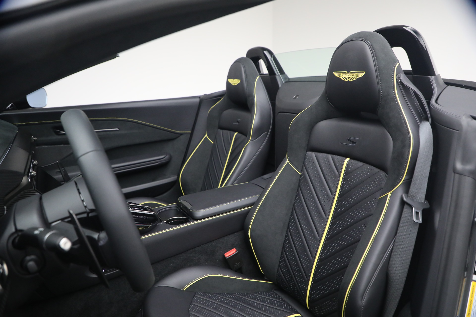 New-2026-Aston-Martin-Vantage-S-Roadster