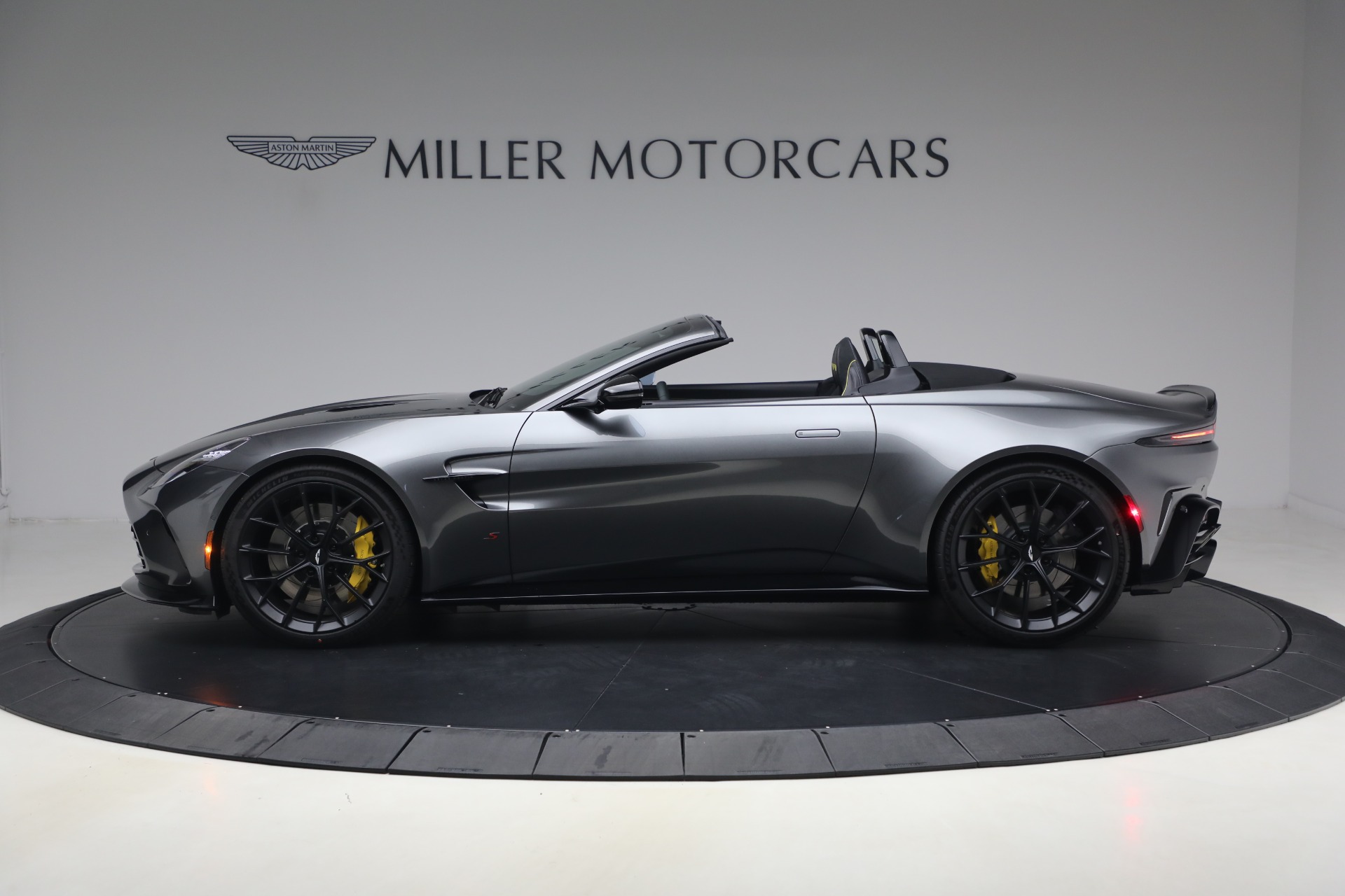New-2026-Aston-Martin-Vantage-S-Roadster