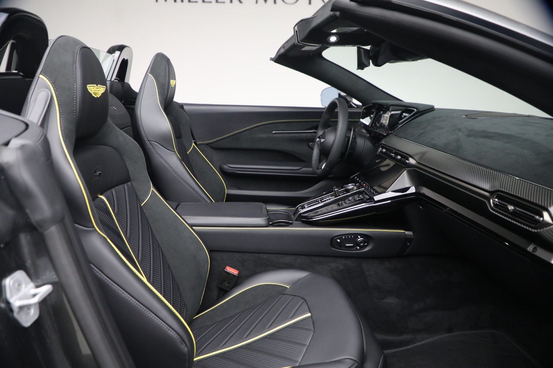 New-2026-Aston-Martin-Vantage-S-Roadster