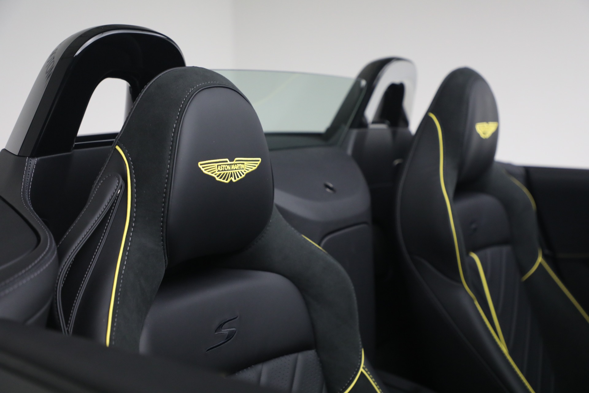 New-2026-Aston-Martin-Vantage-S-Roadster