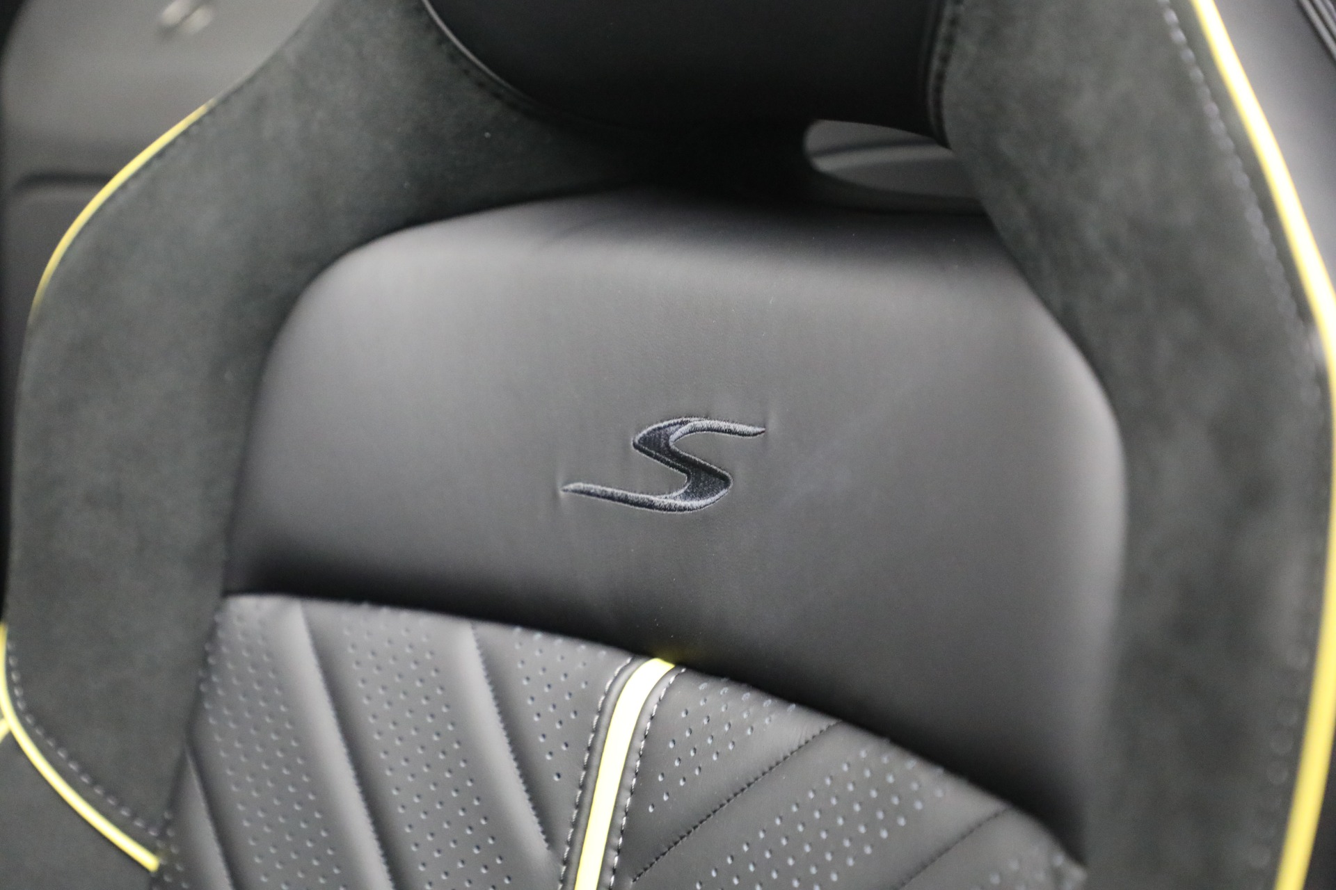 New-2026-Aston-Martin-Vantage-S-Roadster