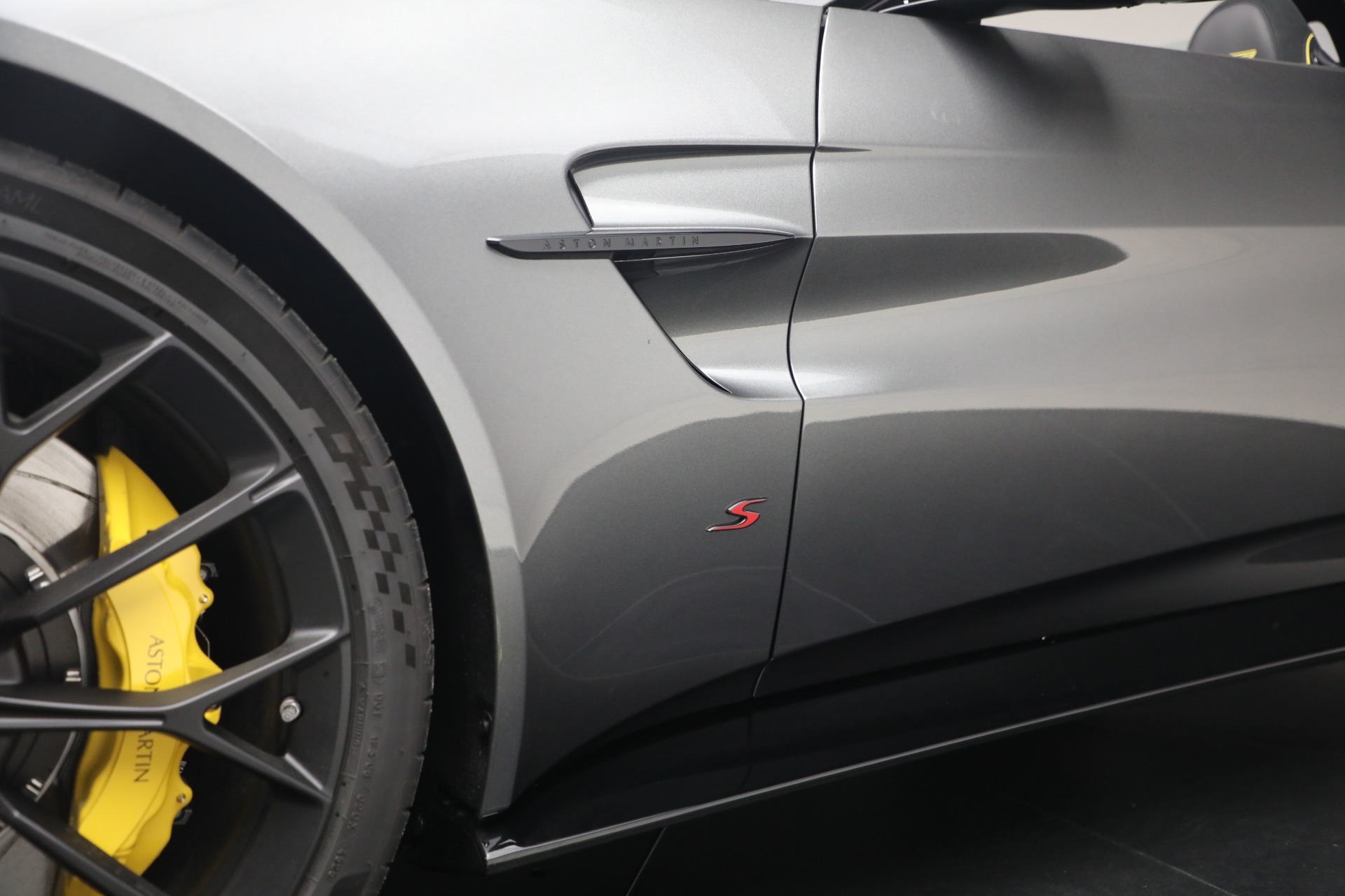 New-2026-Aston-Martin-Vantage-S-Roadster