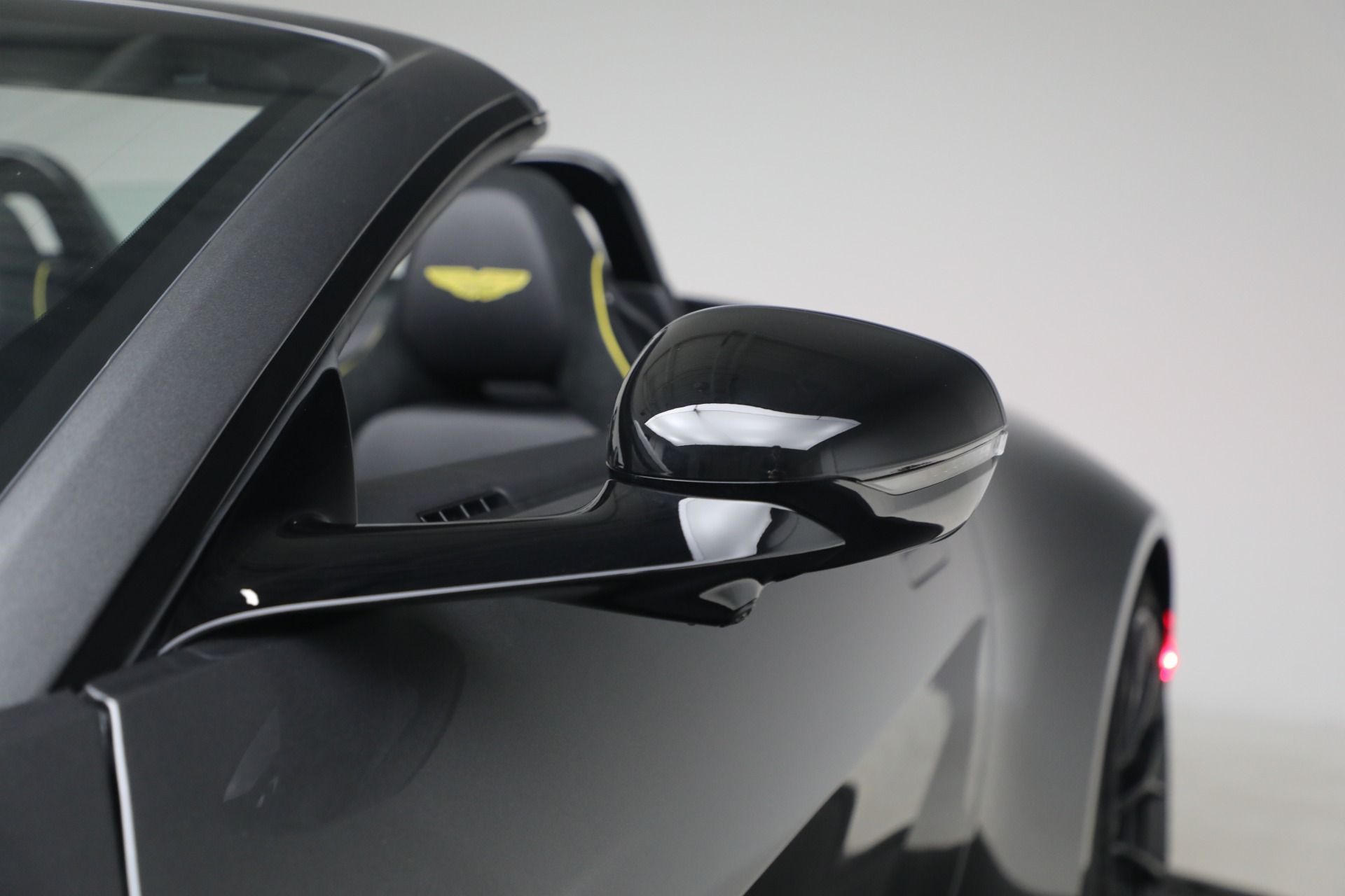 New-2026-Aston-Martin-Vantage-S-Roadster