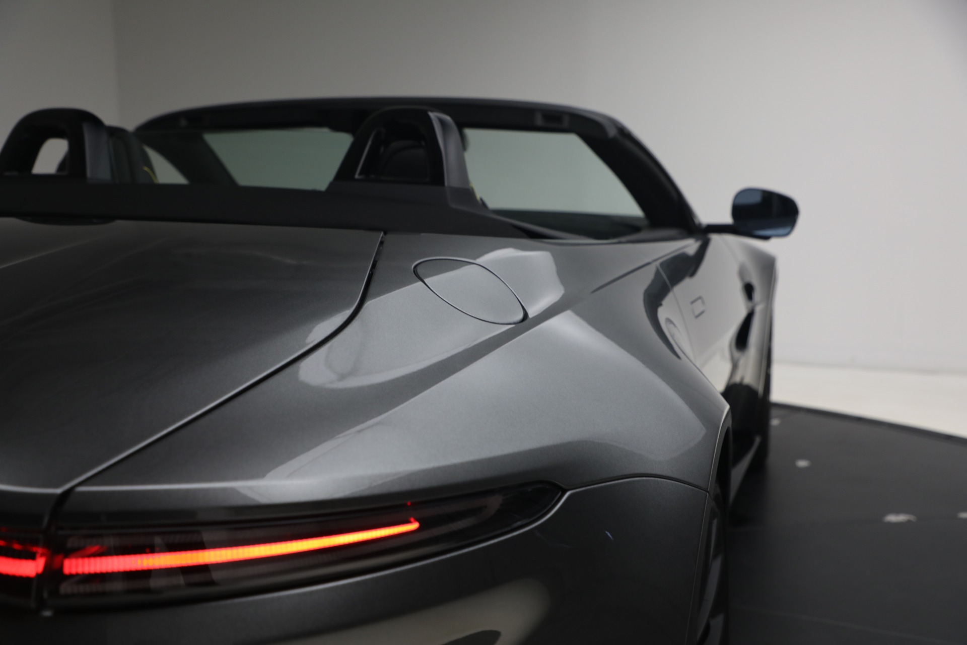 New-2026-Aston-Martin-Vantage-S-Roadster