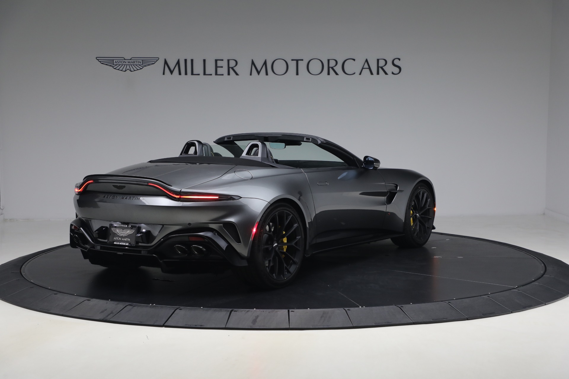 New-2026-Aston-Martin-Vantage-S-Roadster