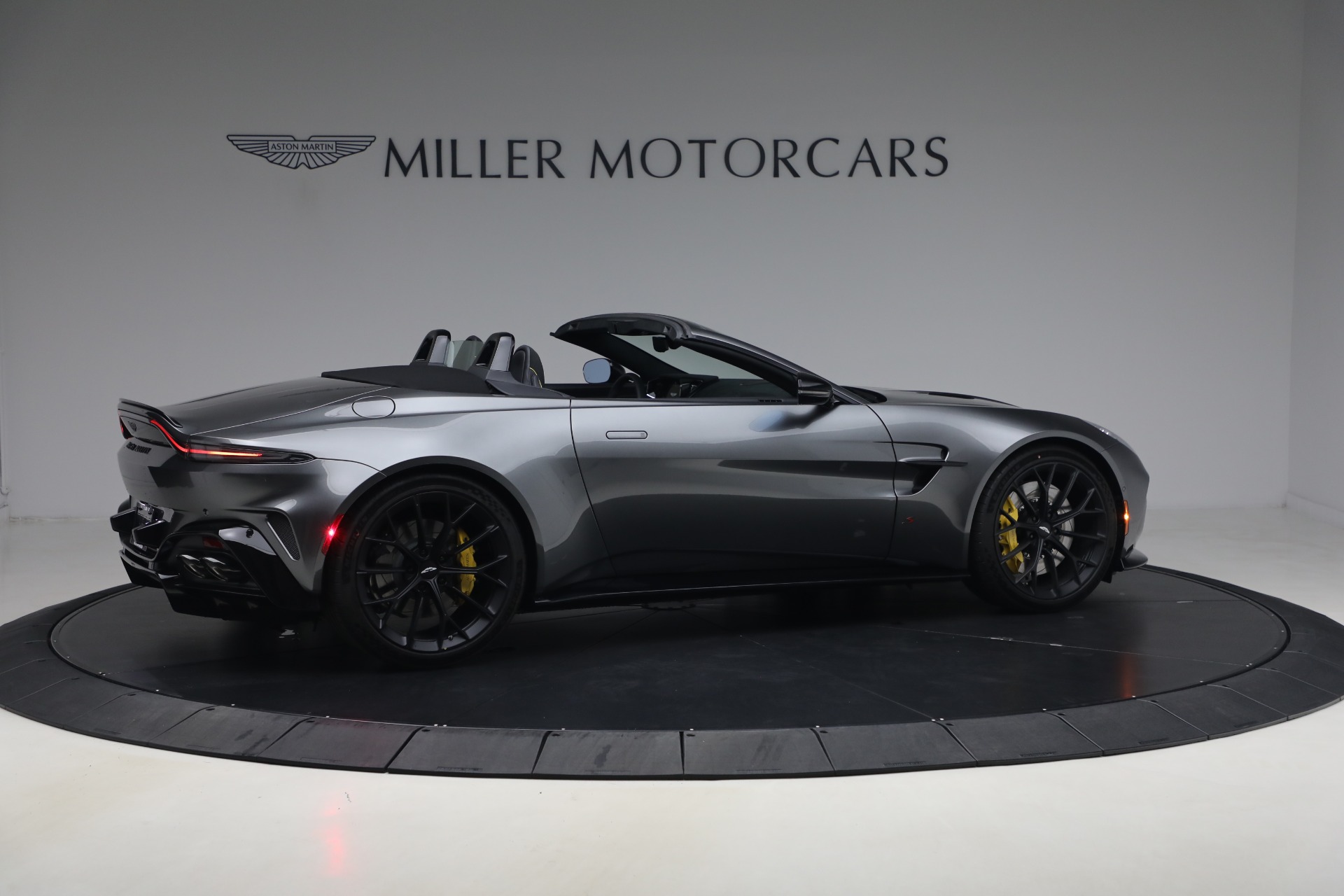 New-2026-Aston-Martin-Vantage-S-Roadster