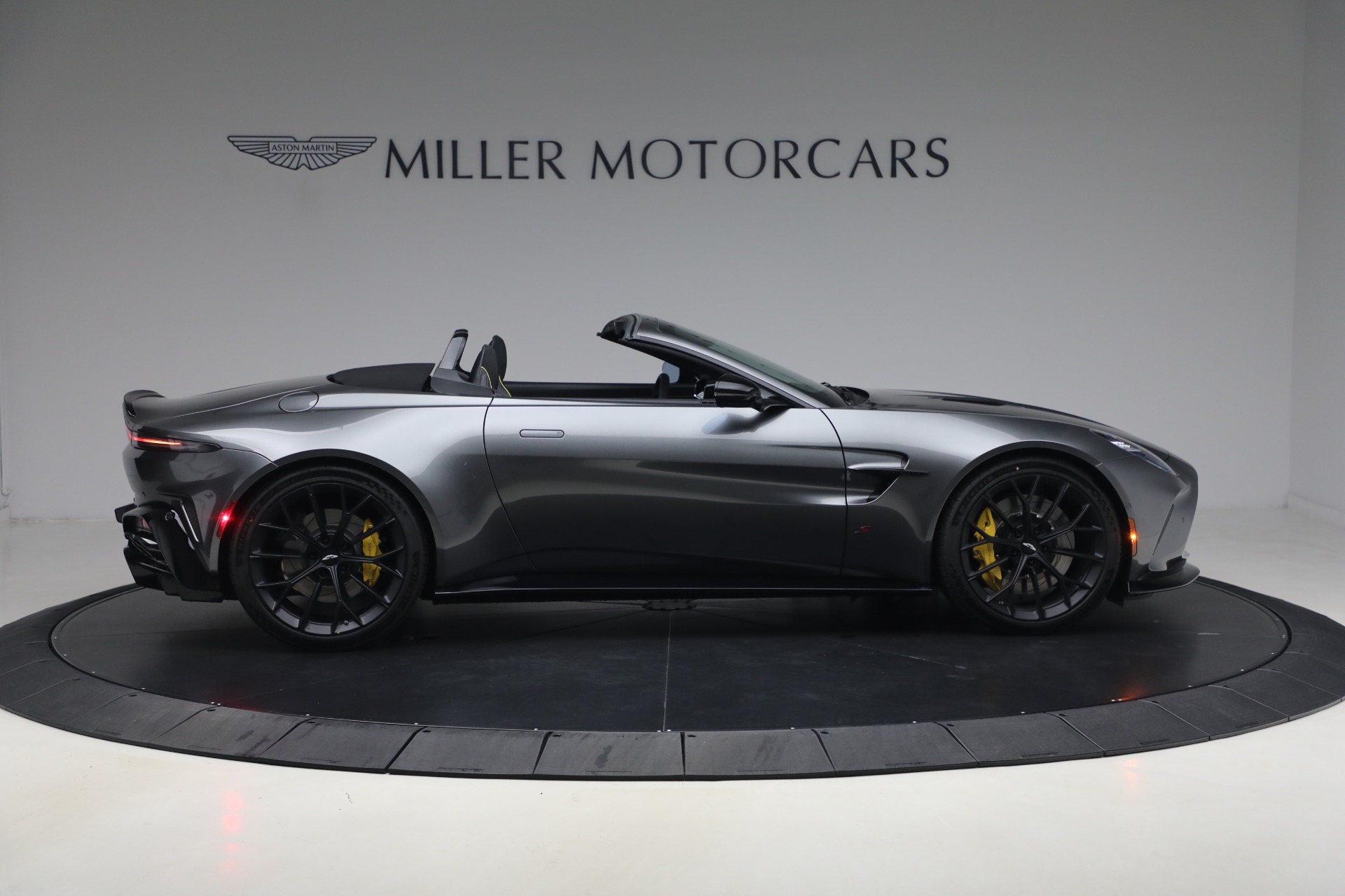 New-2026-Aston-Martin-Vantage-S-Roadster