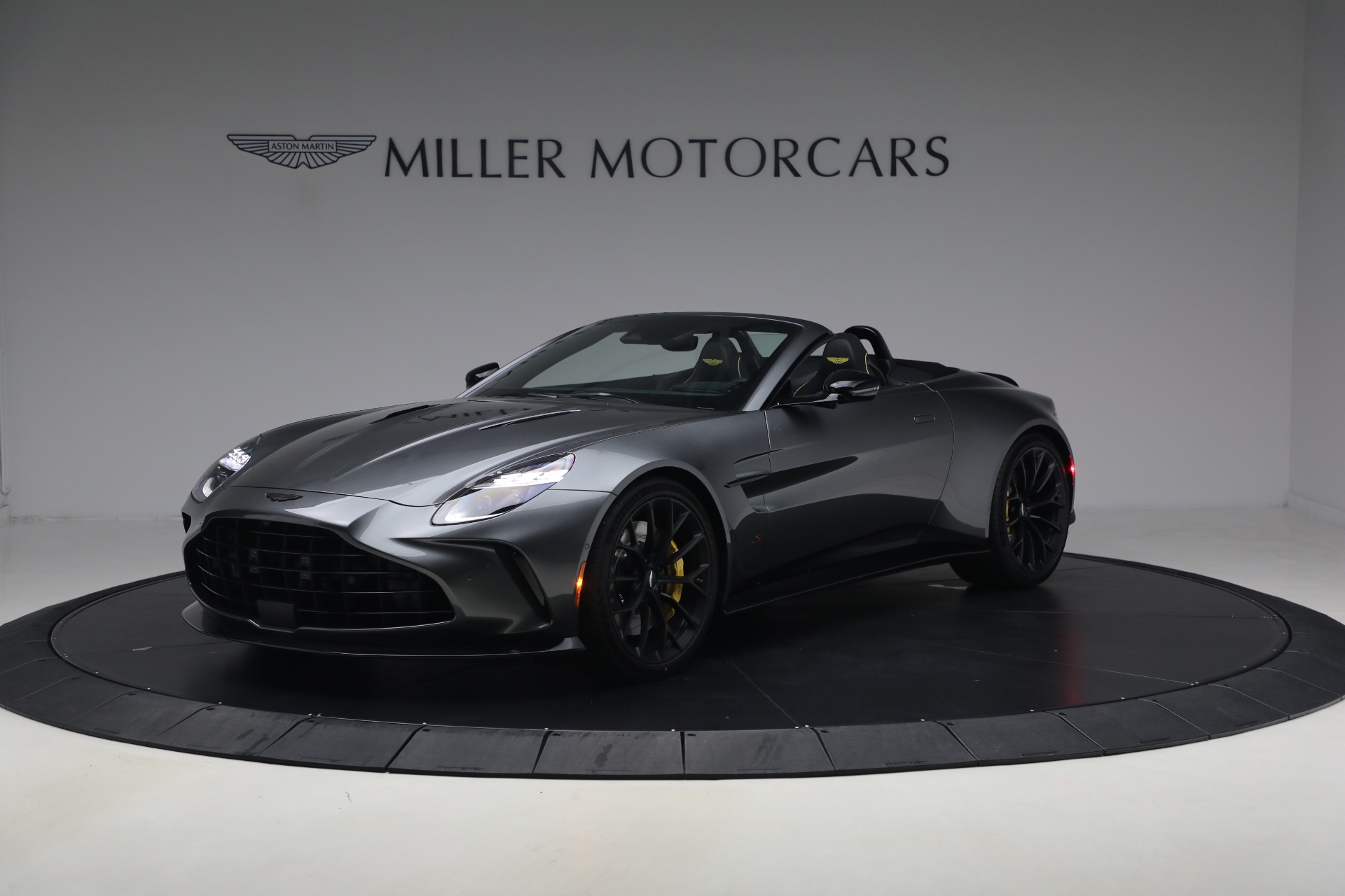 New-2026-Aston-Martin-Vantage-S-Roadster