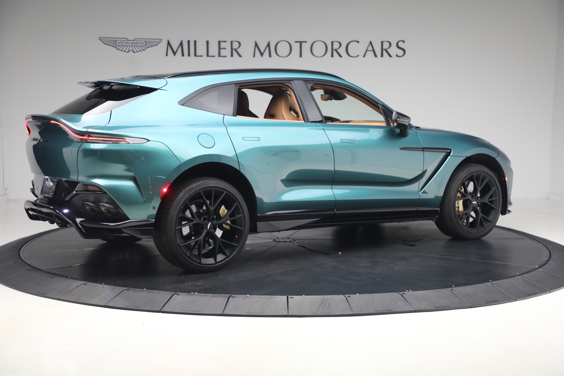 Used-2025-Aston-Martin-DBX-707