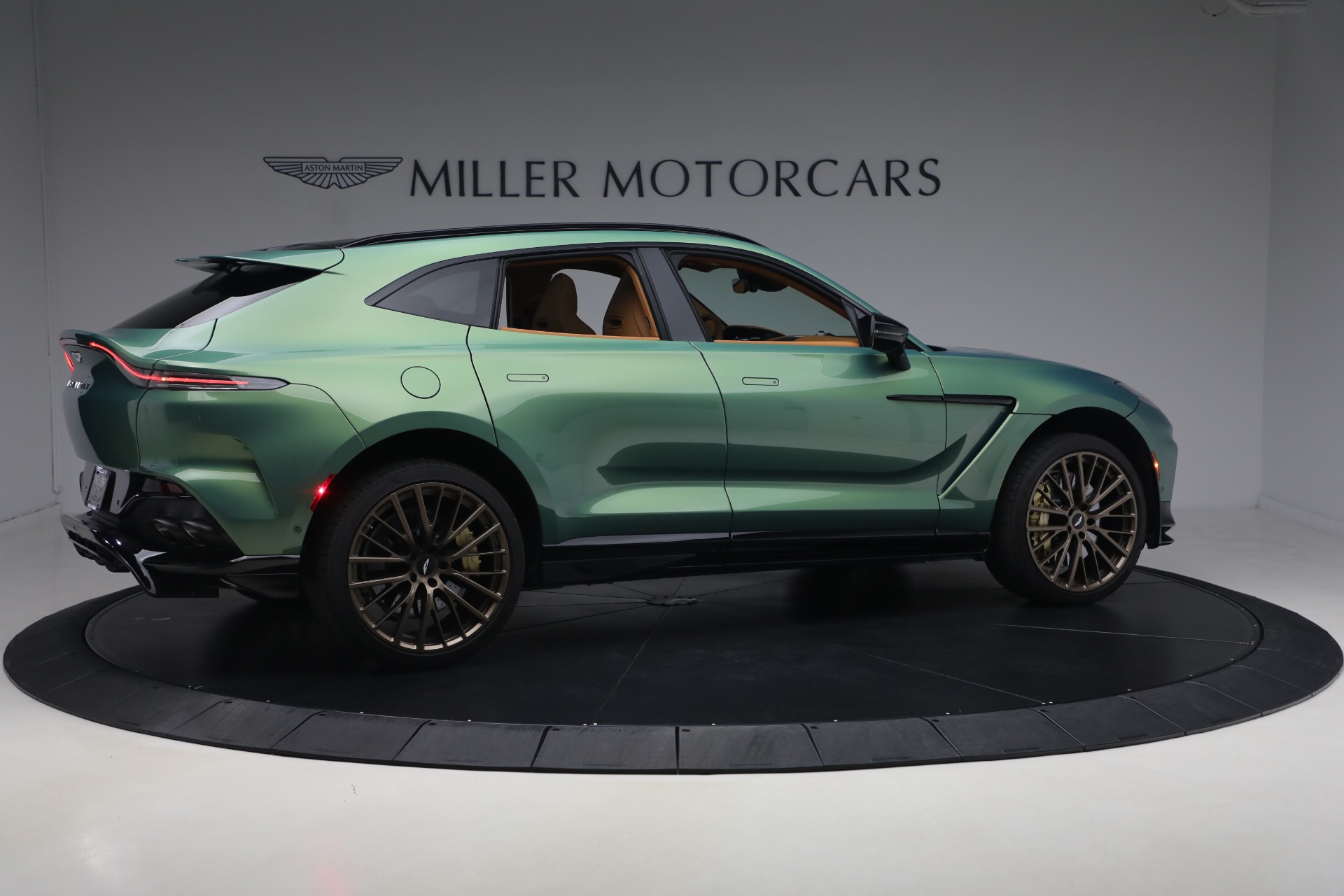 Used-2025-Aston-Martin-DBX-707