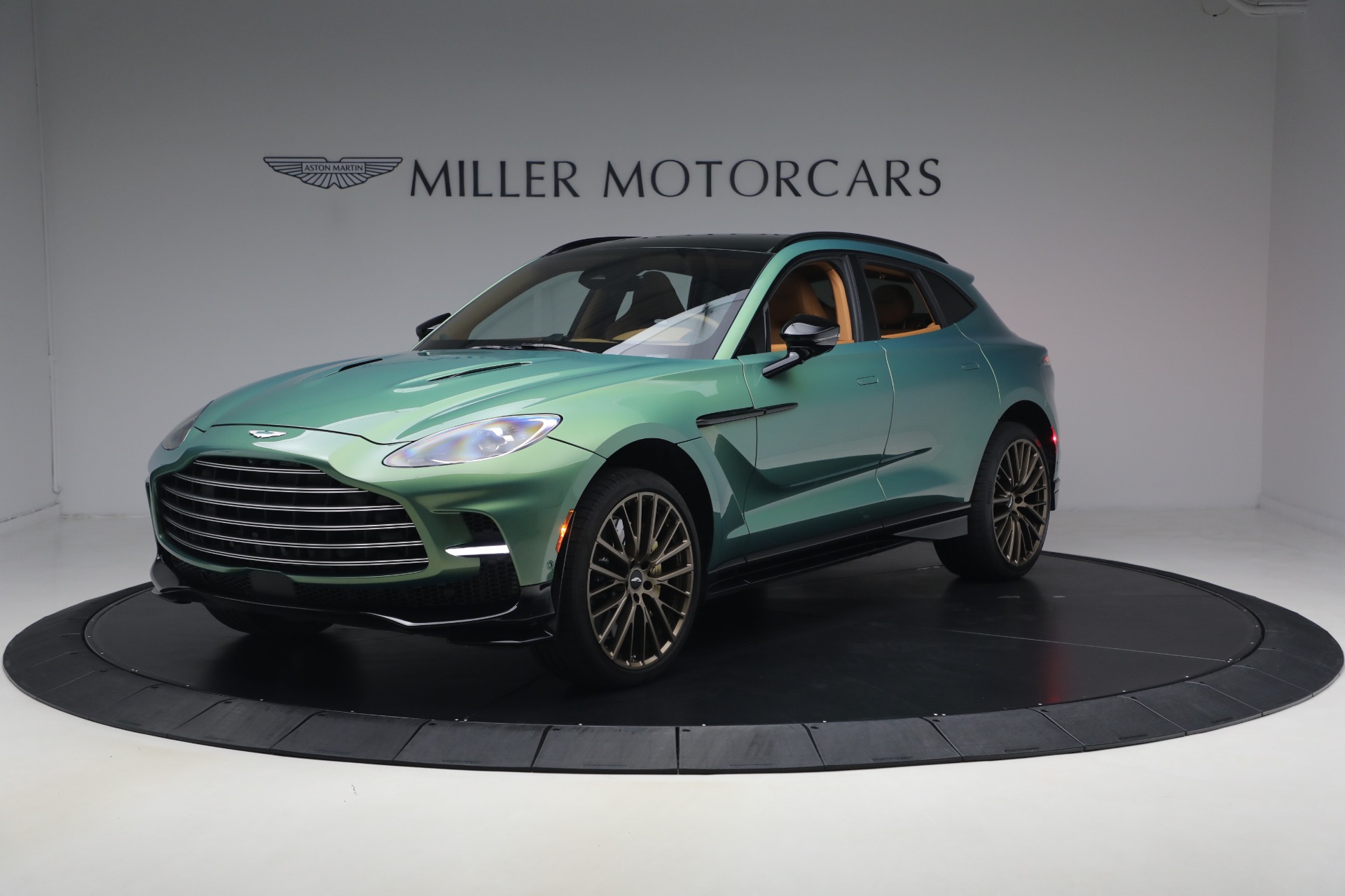 Used-2025-Aston-Martin-DBX-707
