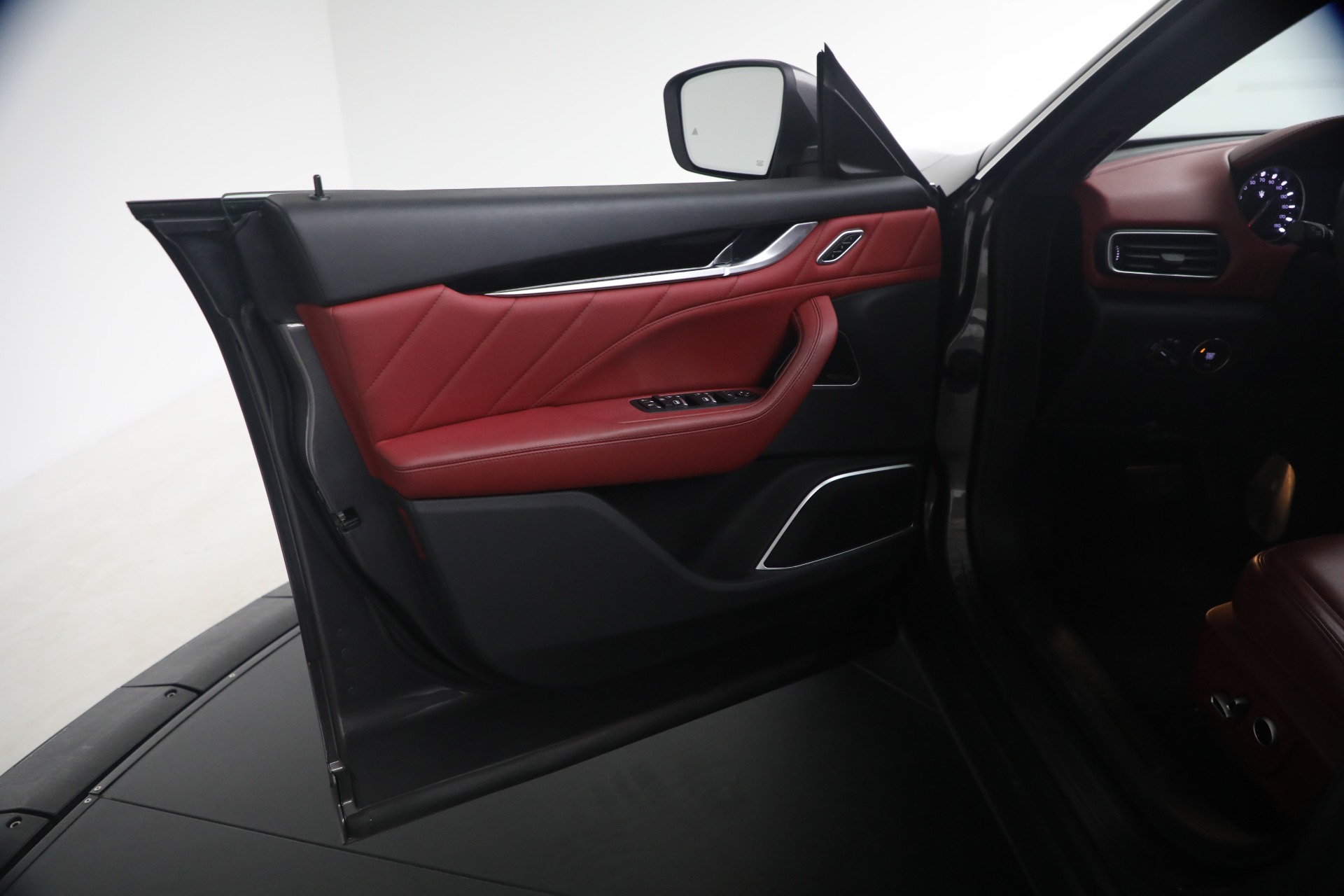 Used-2022-Maserati-Levante-GT