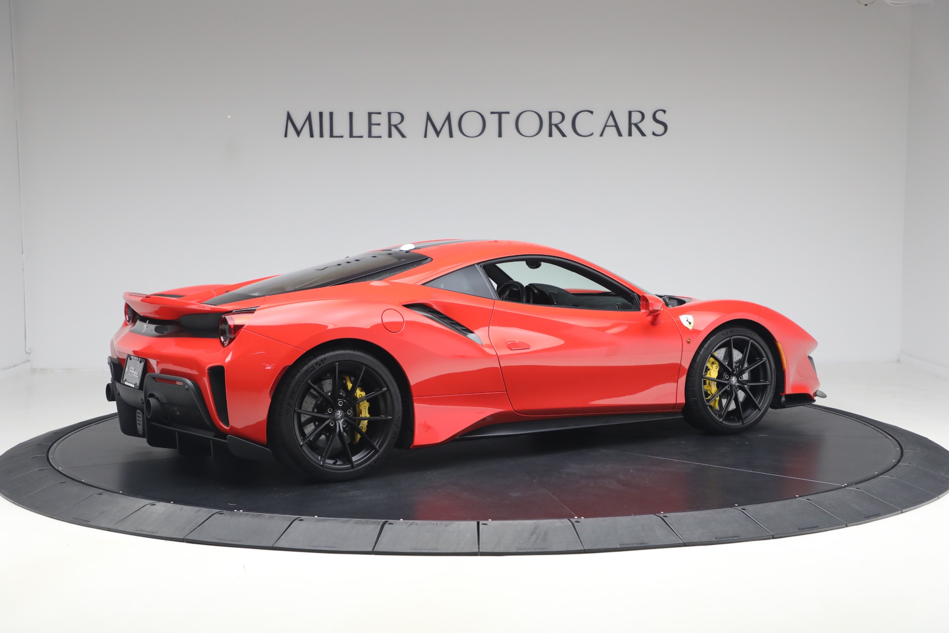 Used-2019-Ferrari-488-Pista