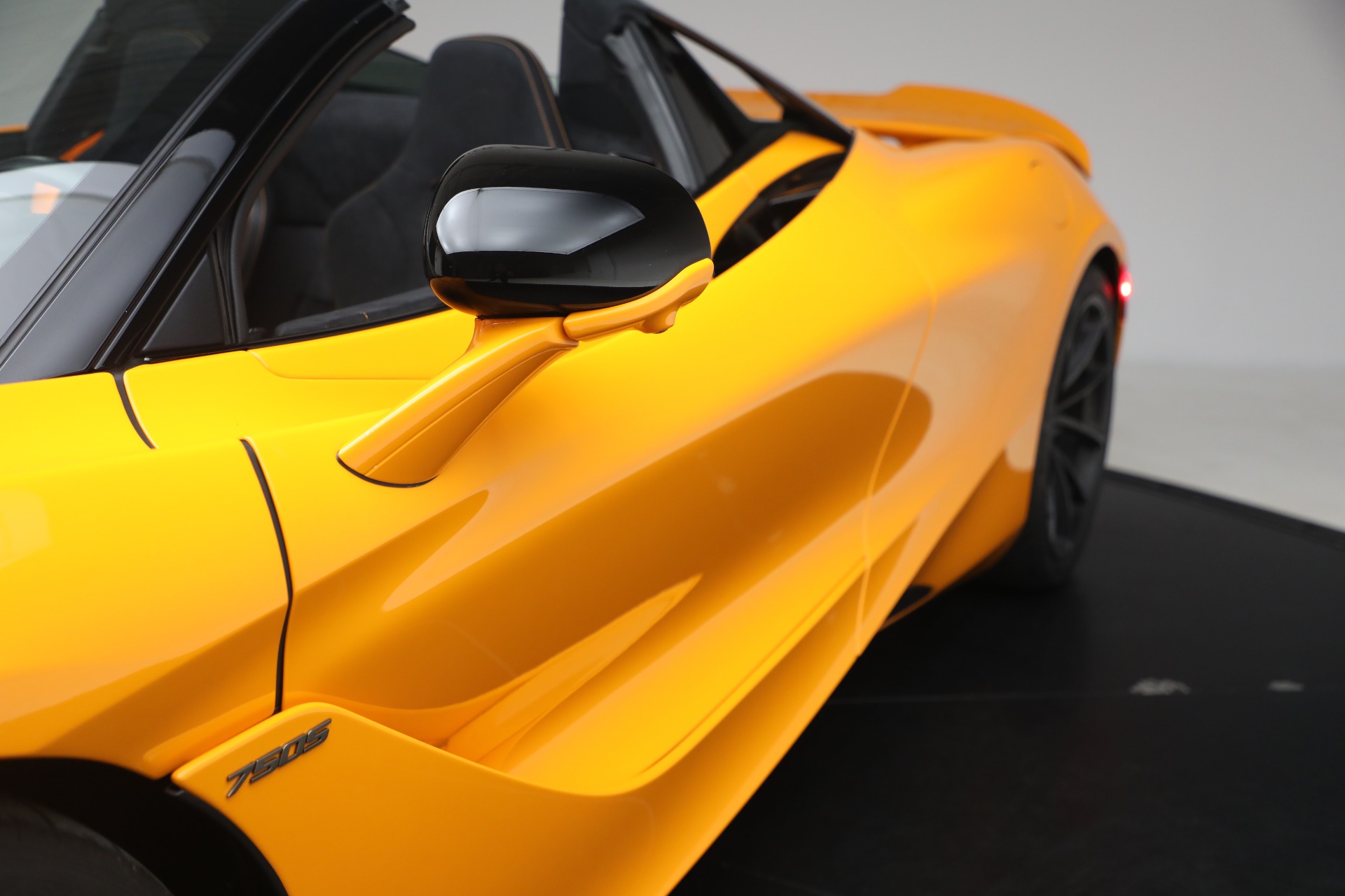 Used-2025-McLaren-750S-Spider-Performance