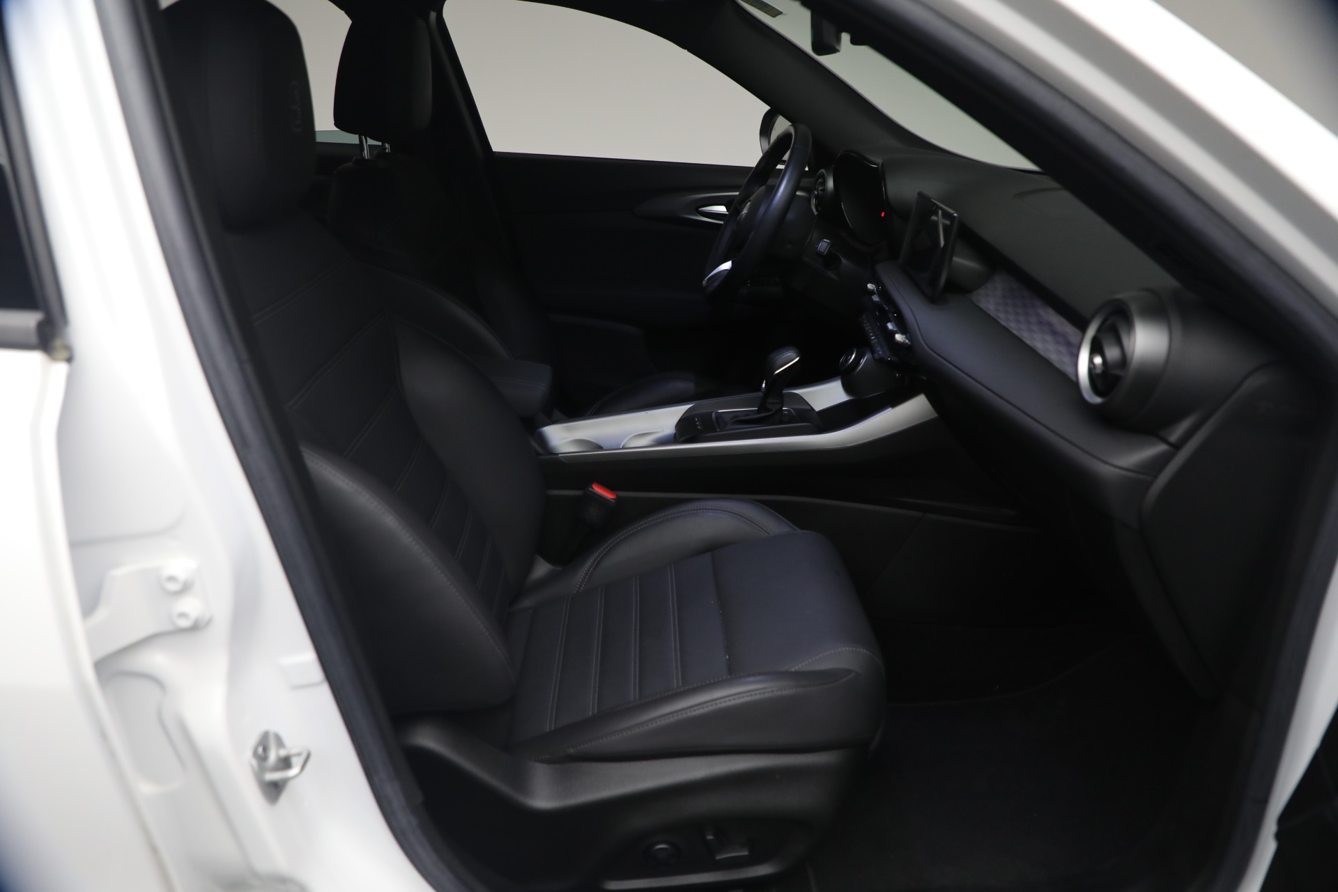 Used-2024-Alfa-Romeo-Tonale-Hybrid-Ti