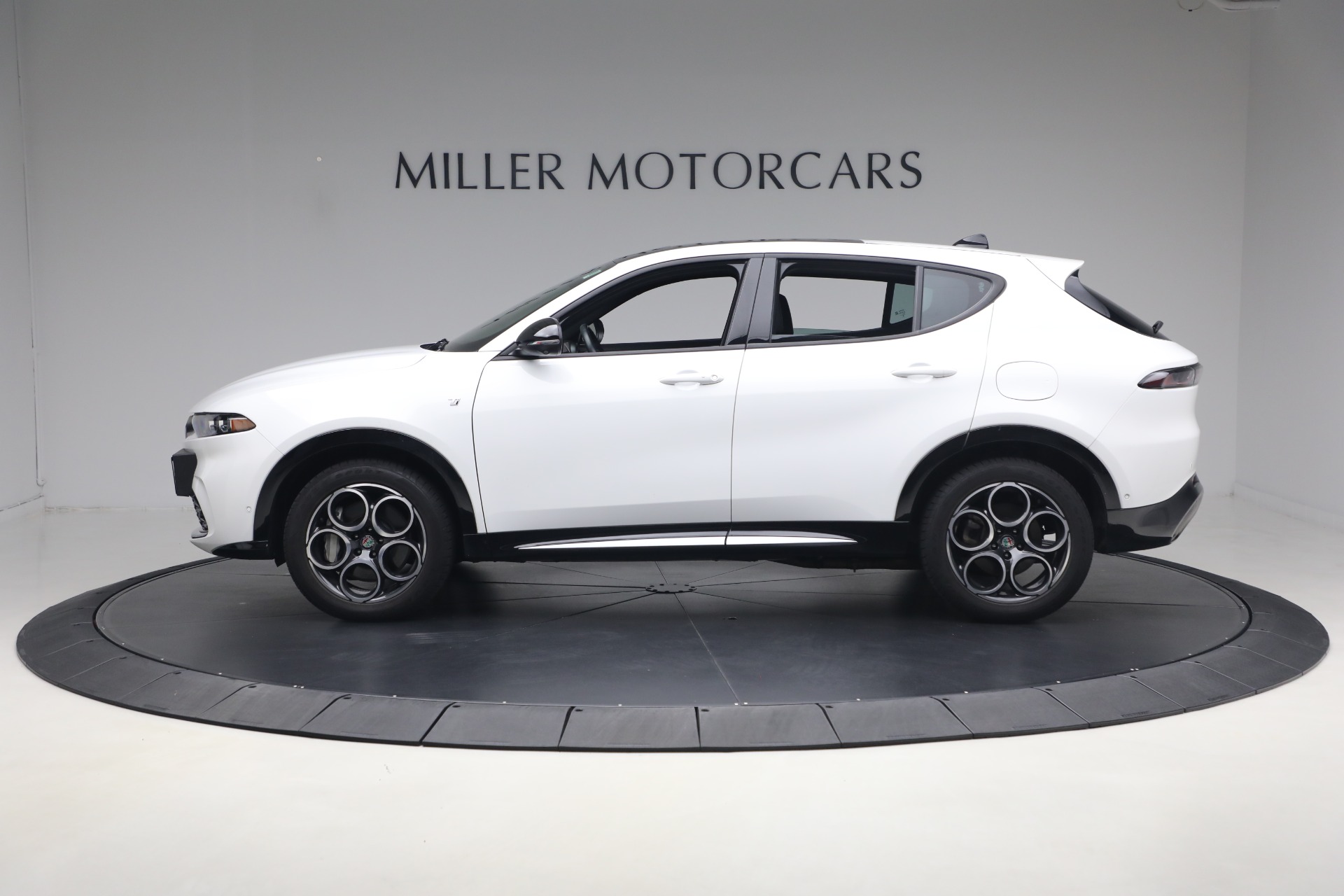 Used-2024-Alfa-Romeo-Tonale-Hybrid-Ti
