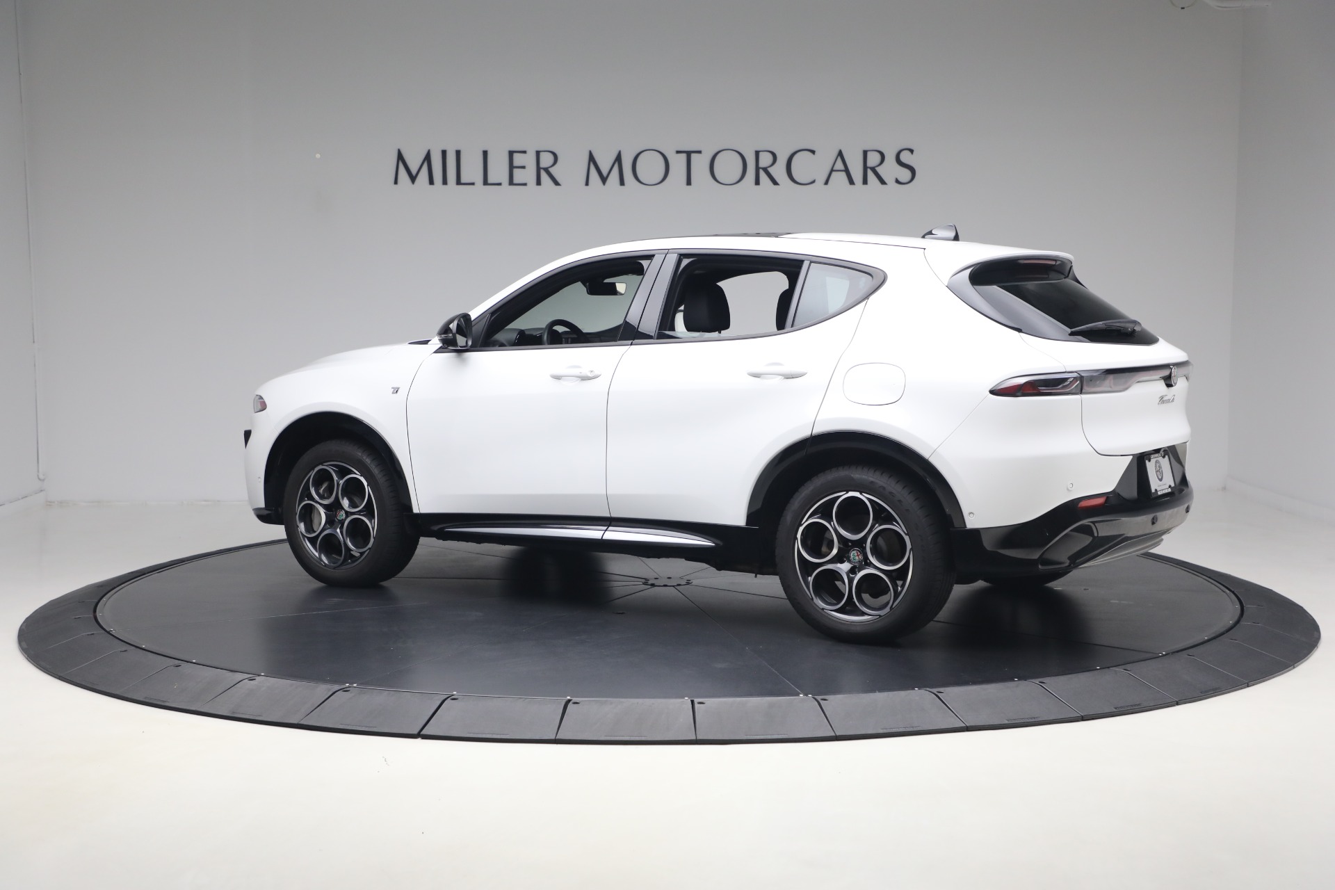 Used-2024-Alfa-Romeo-Tonale-Hybrid-Ti