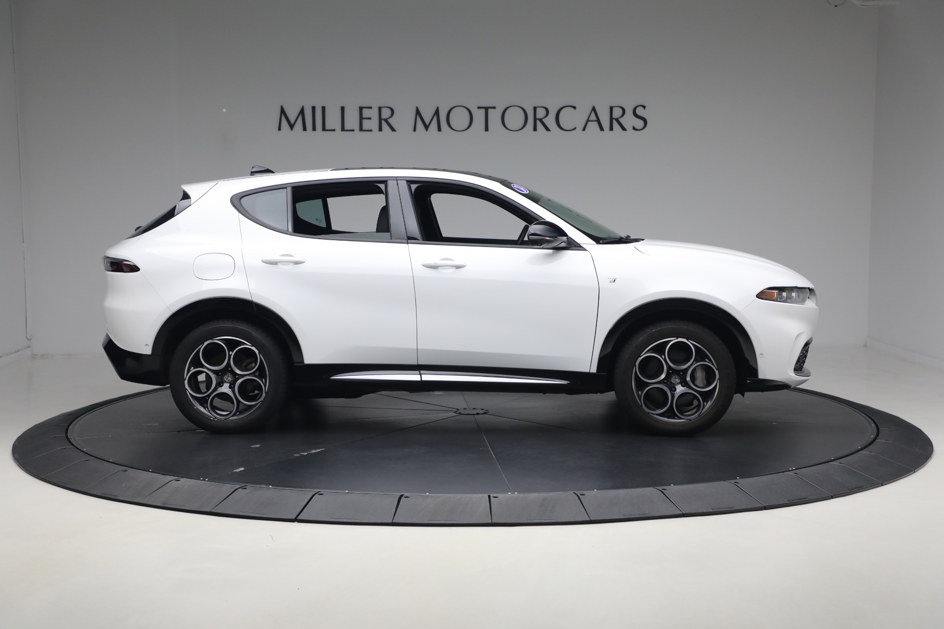 Used-2024-Alfa-Romeo-Tonale-Hybrid-Ti