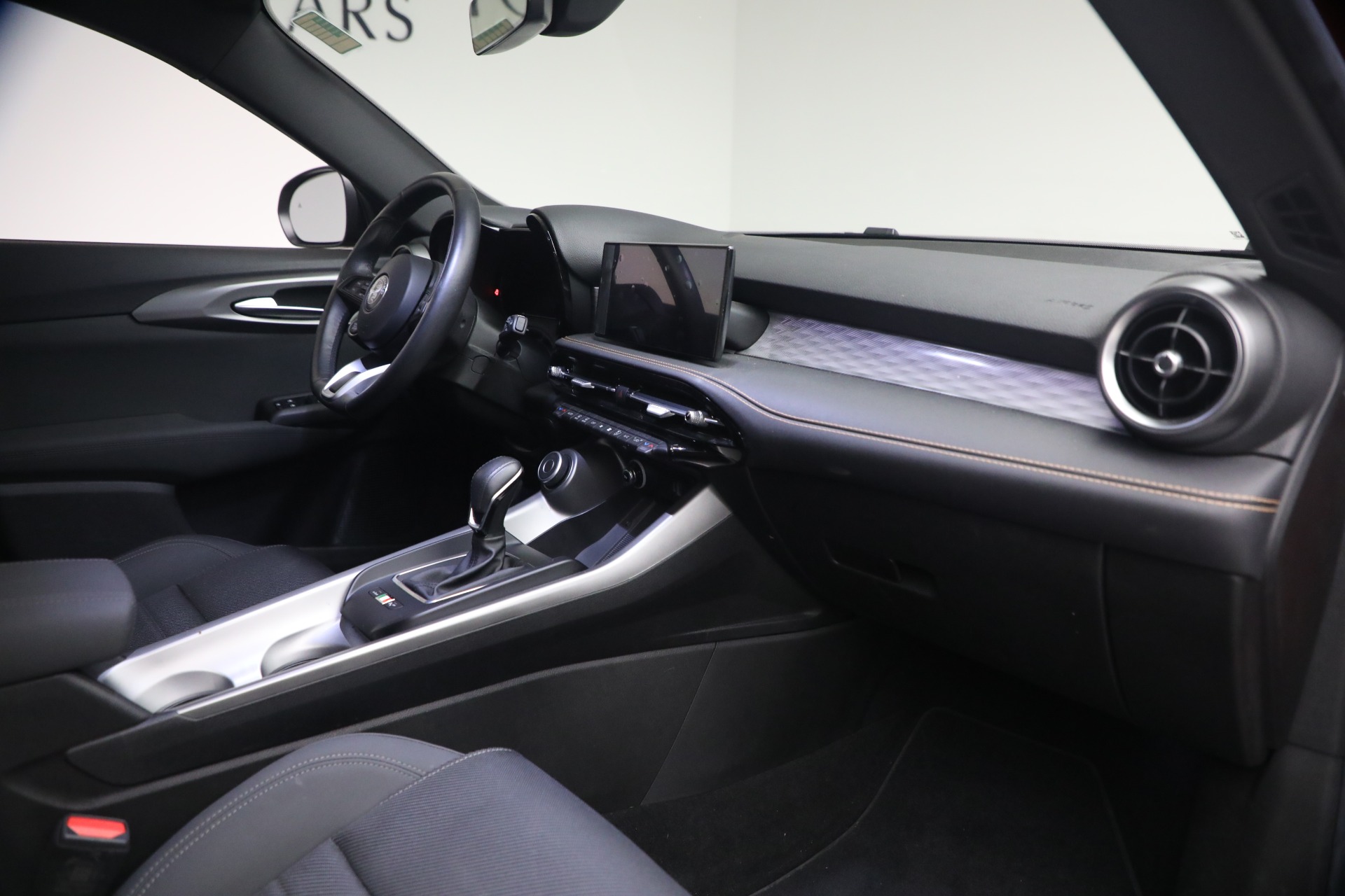 Used-2024-Alfa-Romeo-Tonale-Hybrid-Ti