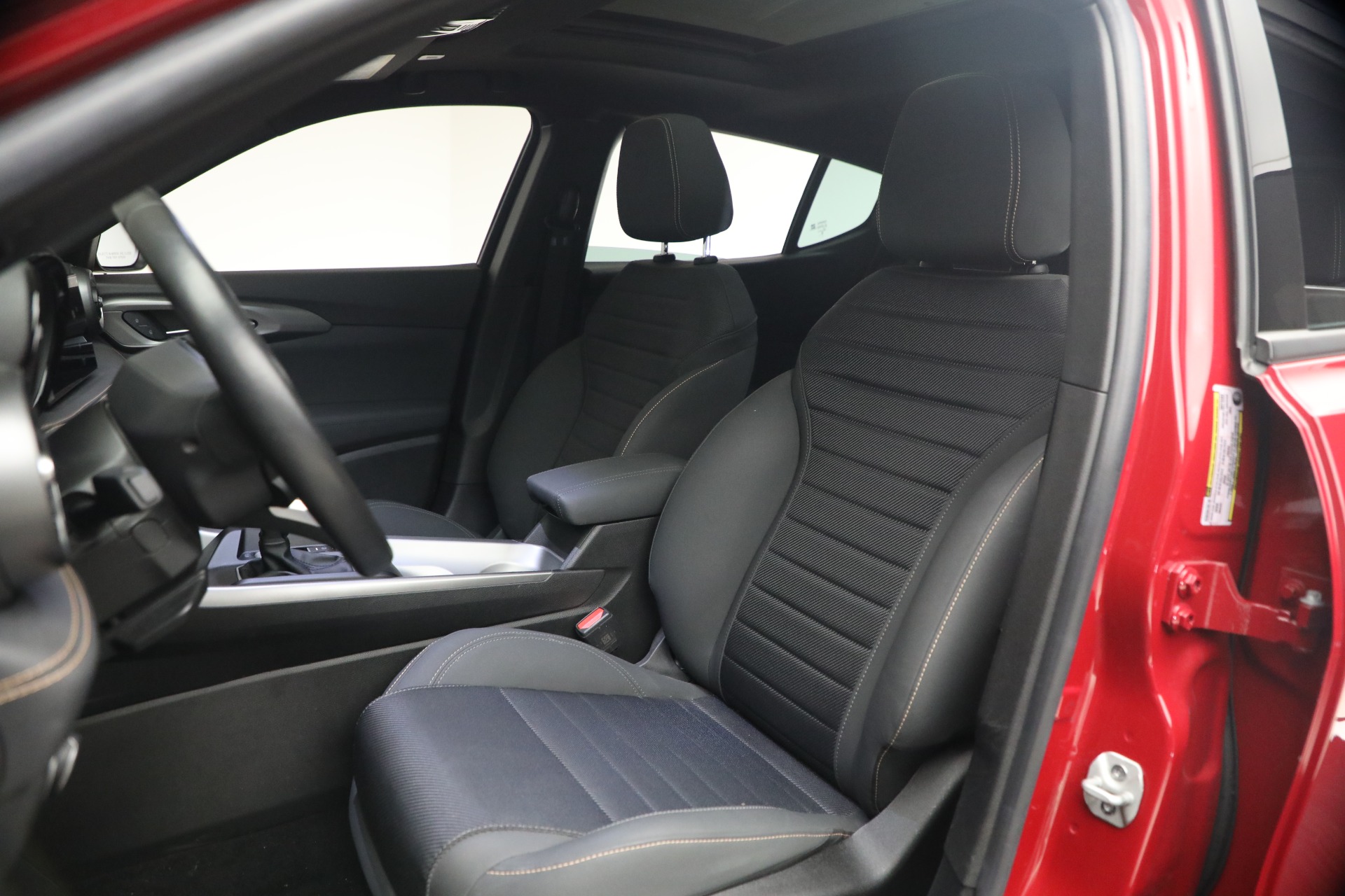Used-2024-Alfa-Romeo-Tonale-Hybrid-Ti
