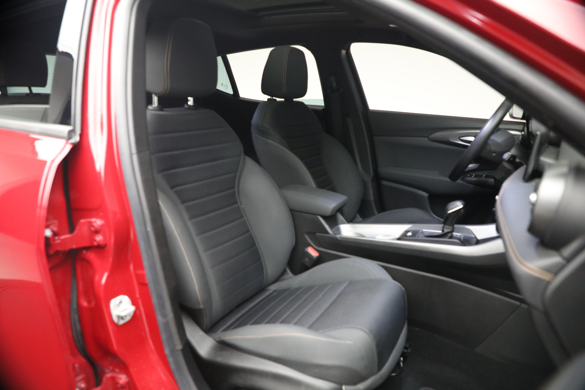 Used-2024-Alfa-Romeo-Tonale-Hybrid-Ti