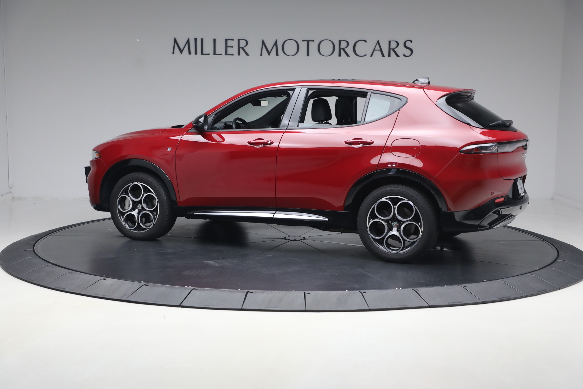 Used-2024-Alfa-Romeo-Tonale-Hybrid-Ti