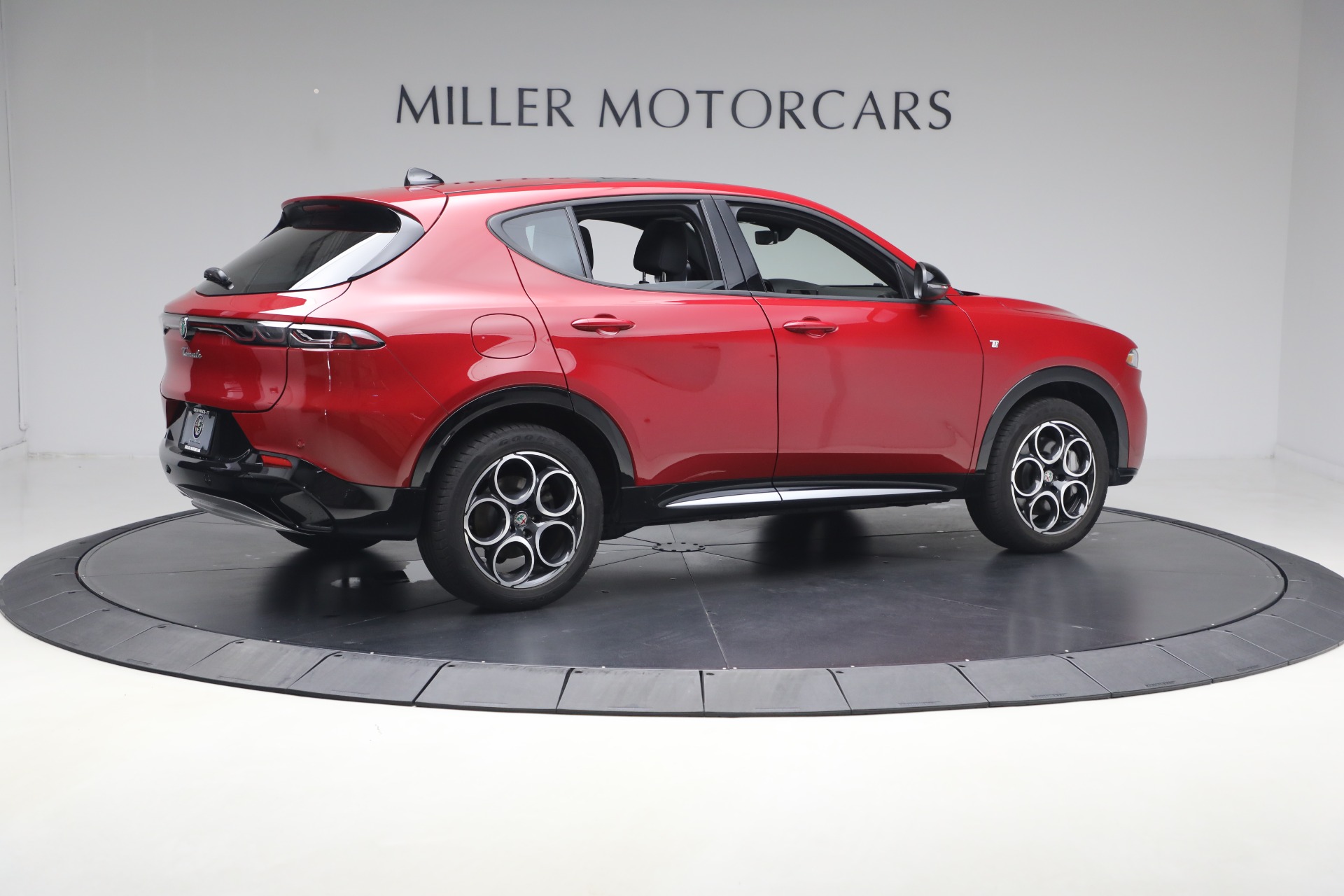 Used-2024-Alfa-Romeo-Tonale-Hybrid-Ti