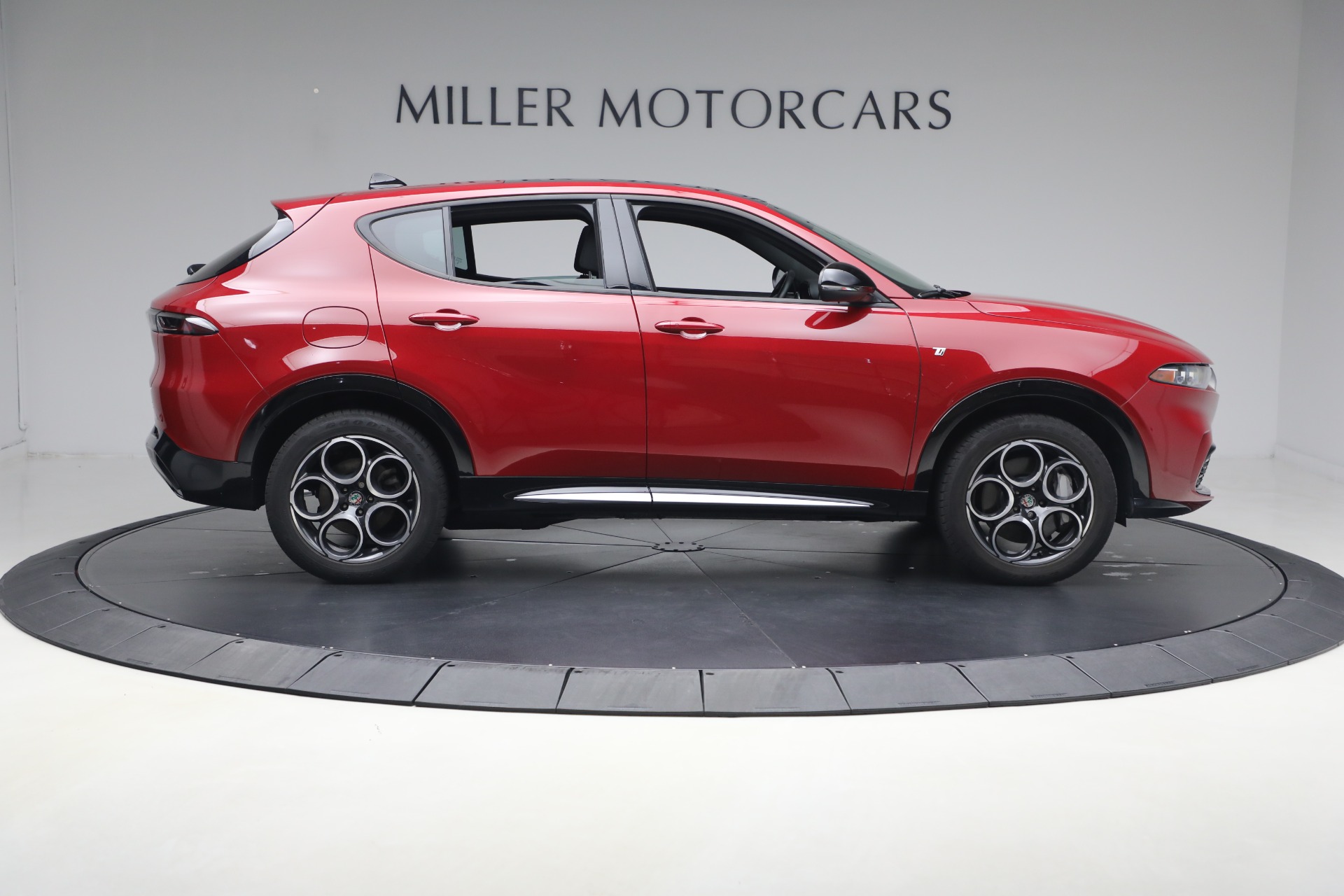 Used-2024-Alfa-Romeo-Tonale-Hybrid-Ti
