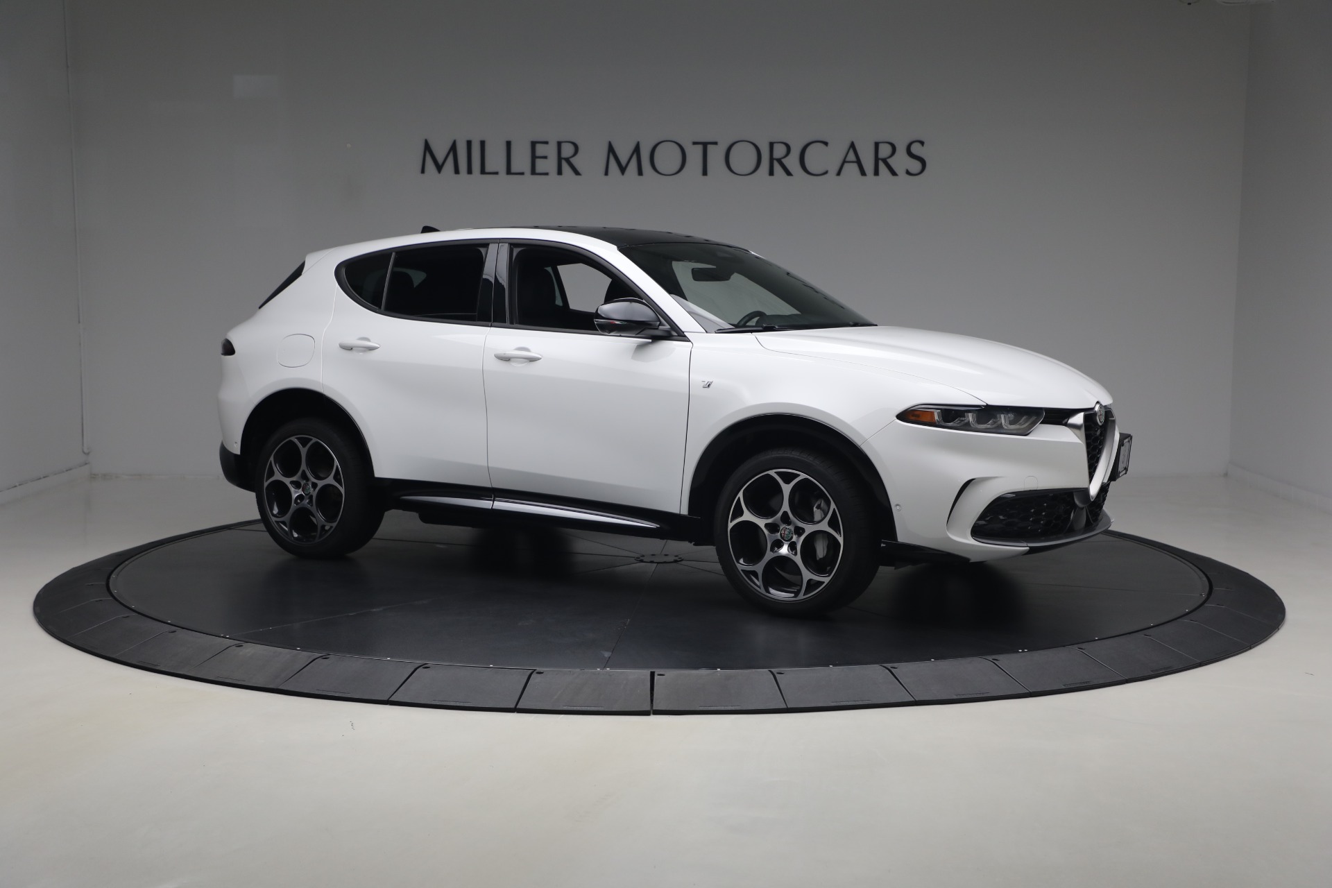 Used-2024-Alfa-Romeo-Tonale-Hybrid-Ti