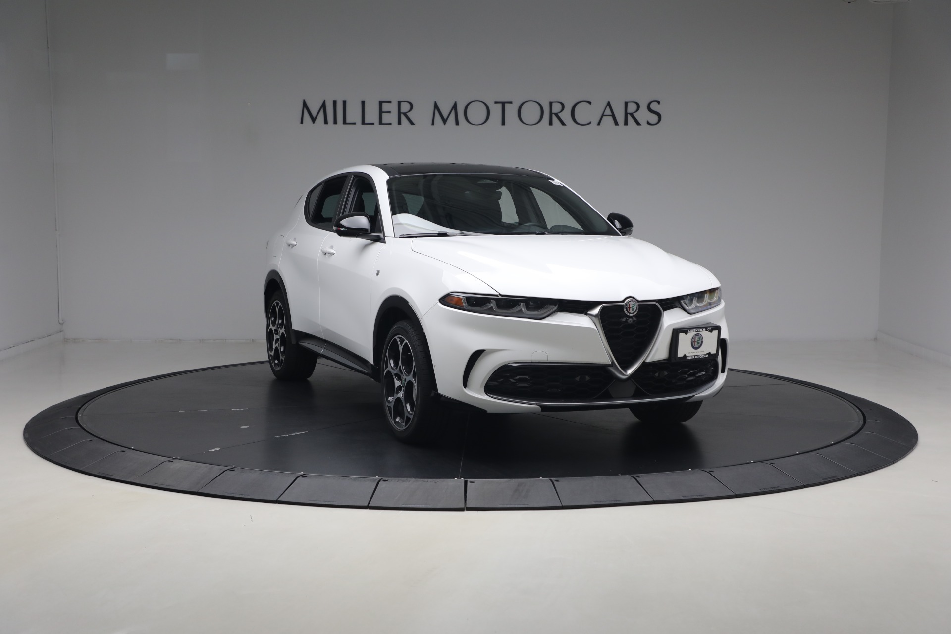 Used-2024-Alfa-Romeo-Tonale-Hybrid-Ti
