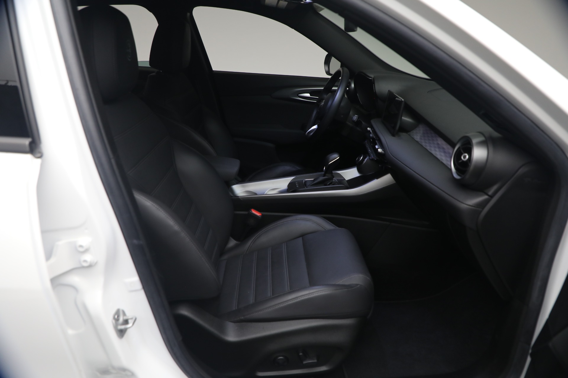 Used-2024-Alfa-Romeo-Tonale-Hybrid-Ti