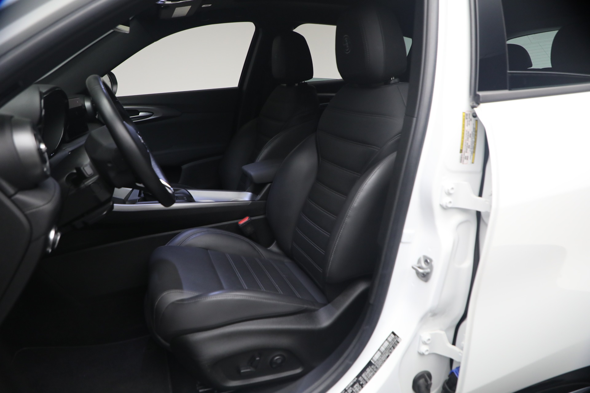 Used-2024-Alfa-Romeo-Tonale-Hybrid-Ti