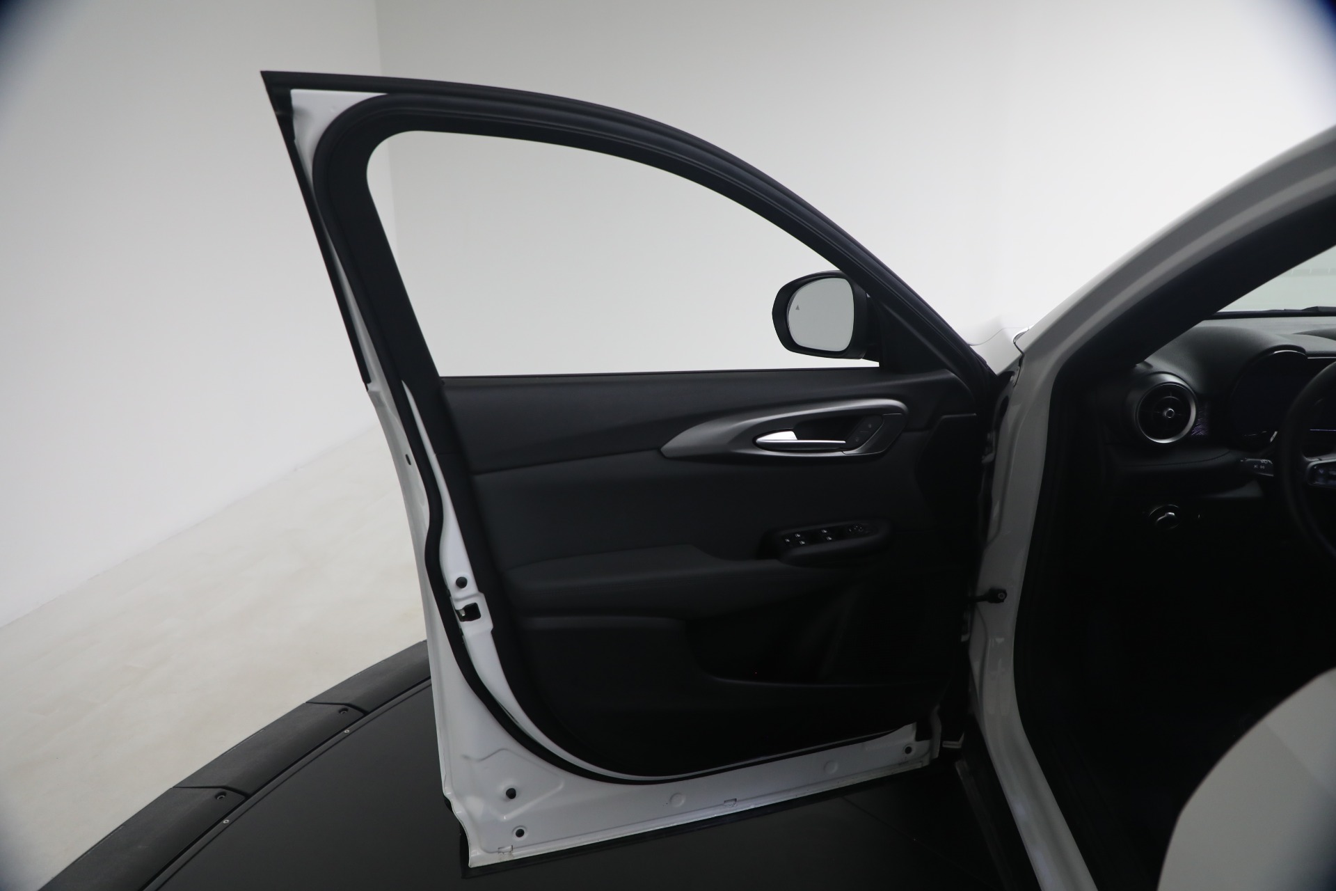 Used-2024-Alfa-Romeo-Tonale-Hybrid-Ti