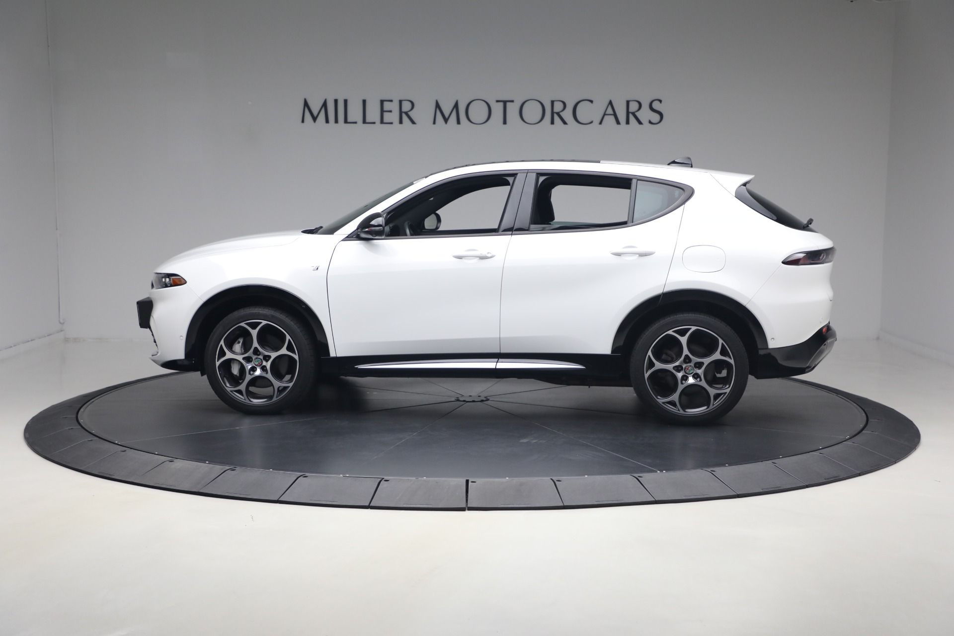 Used-2024-Alfa-Romeo-Tonale-Hybrid-Ti