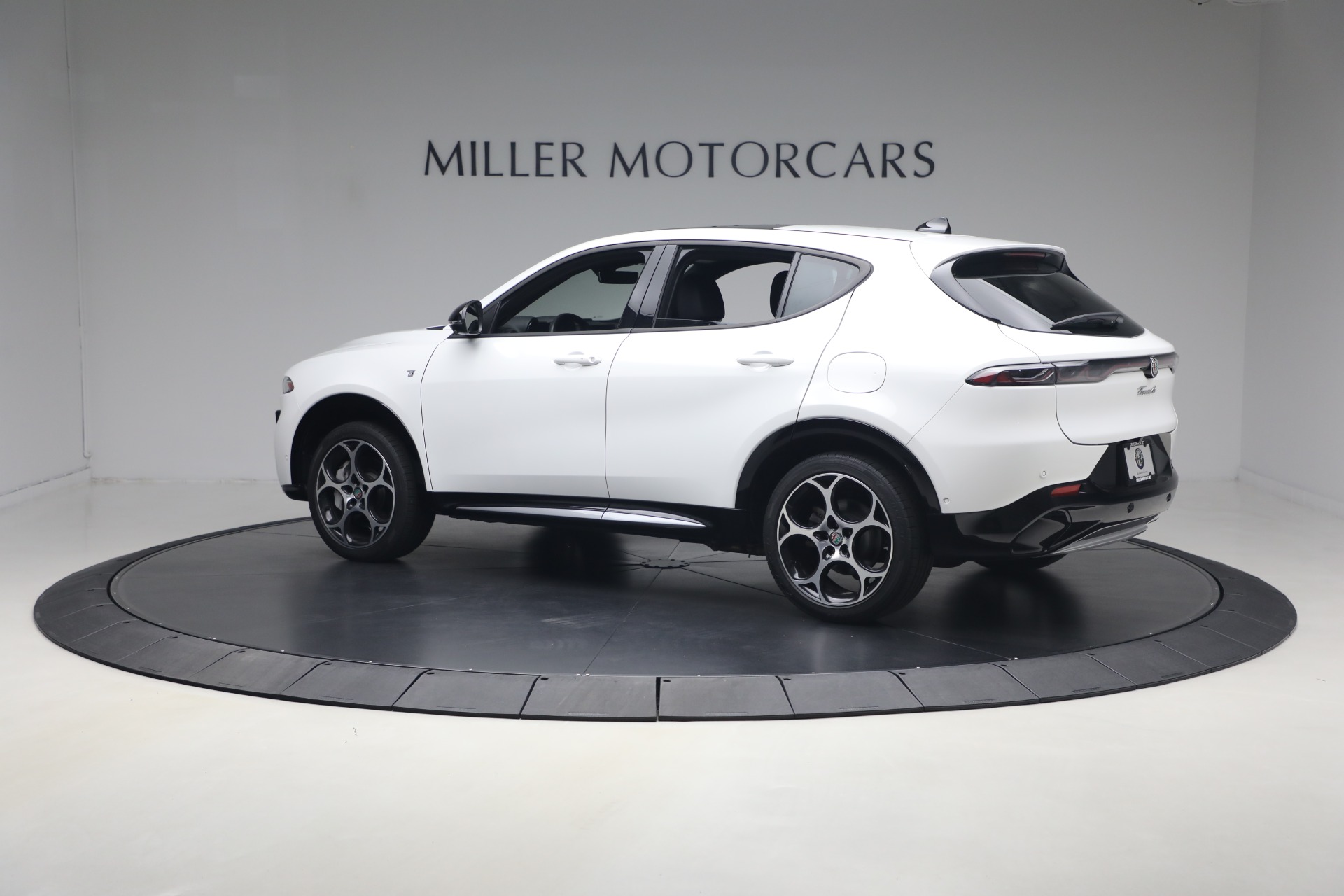 Used-2024-Alfa-Romeo-Tonale-Hybrid-Ti