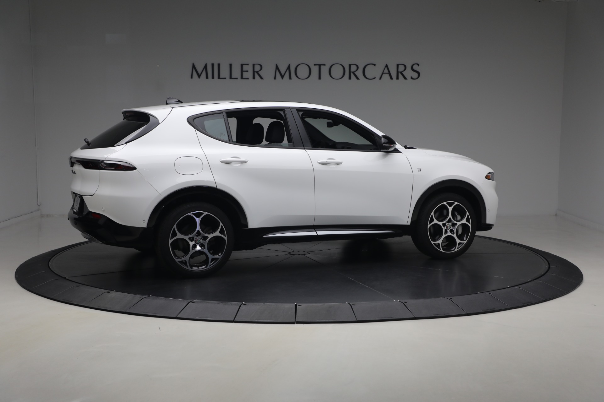 Used-2024-Alfa-Romeo-Tonale-Hybrid-Ti