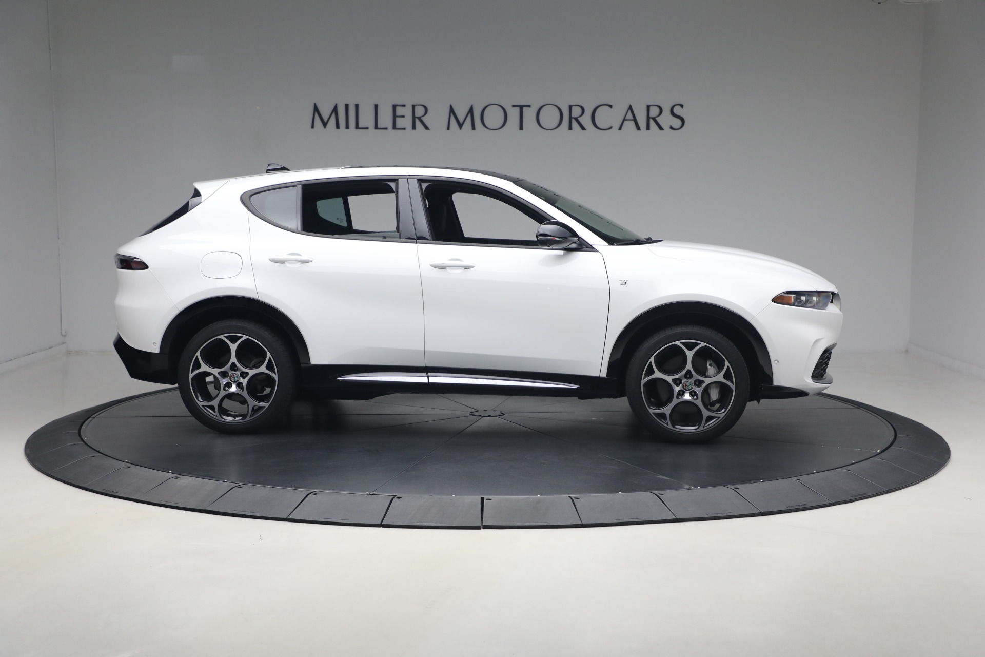 Used-2024-Alfa-Romeo-Tonale-Hybrid-Ti