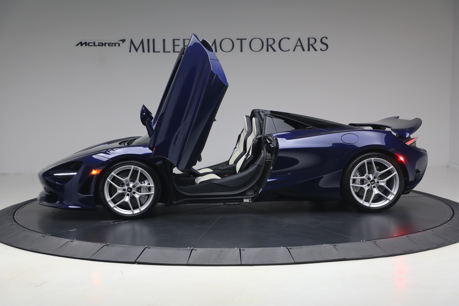 New-2027-McLaren-750S-Spider-TechLux