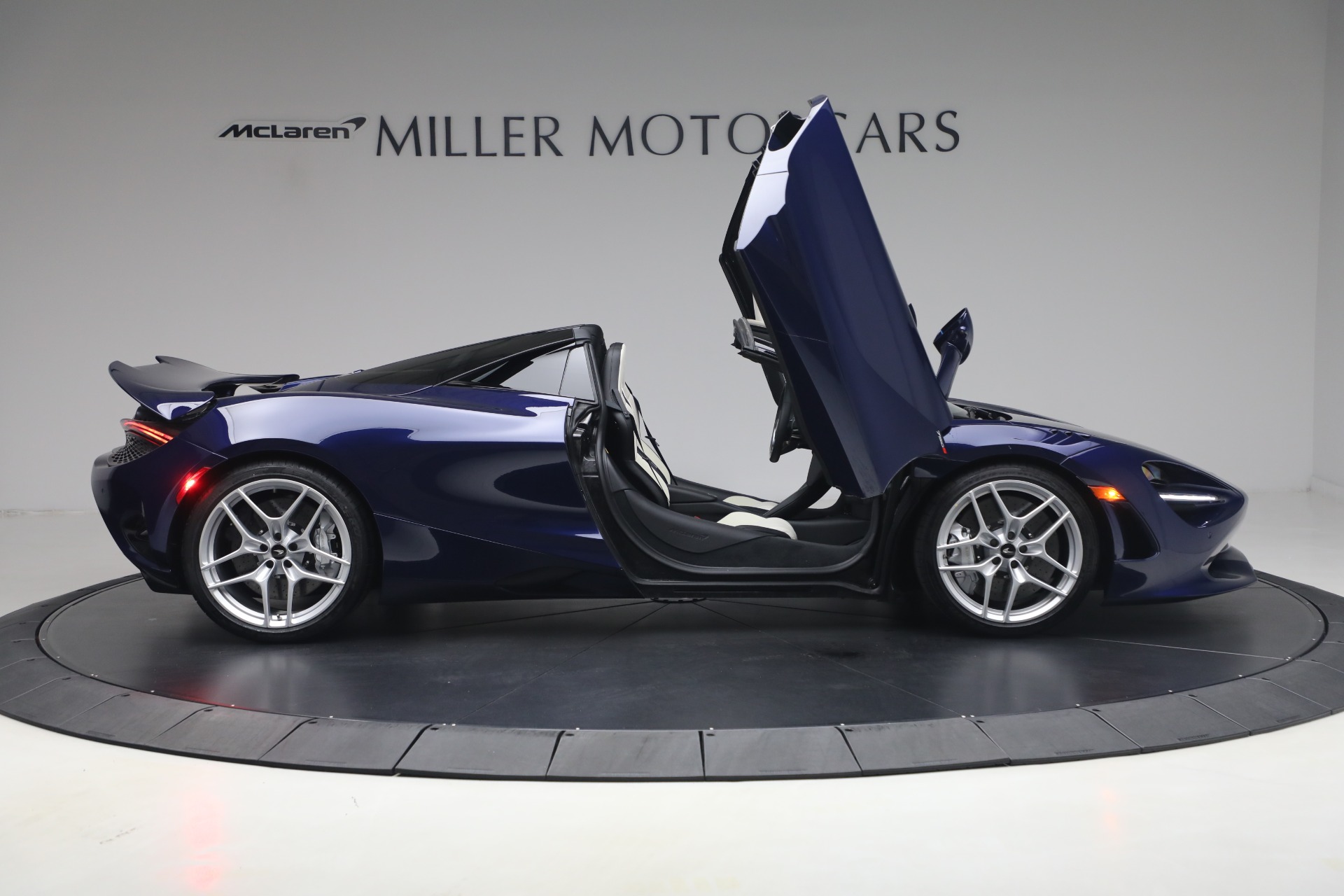 New-2027-McLaren-750S-Spider-TechLux