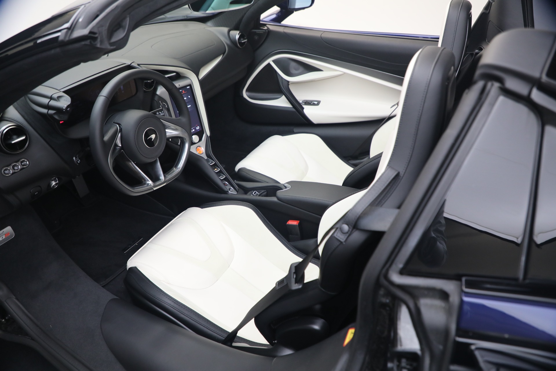 New-2027-McLaren-750S-Spider-TechLux