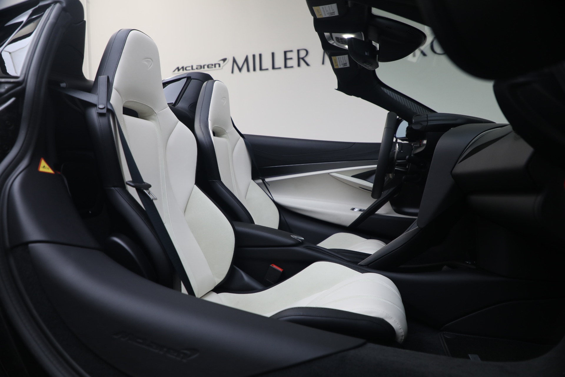 New-2027-McLaren-750S-Spider-TechLux
