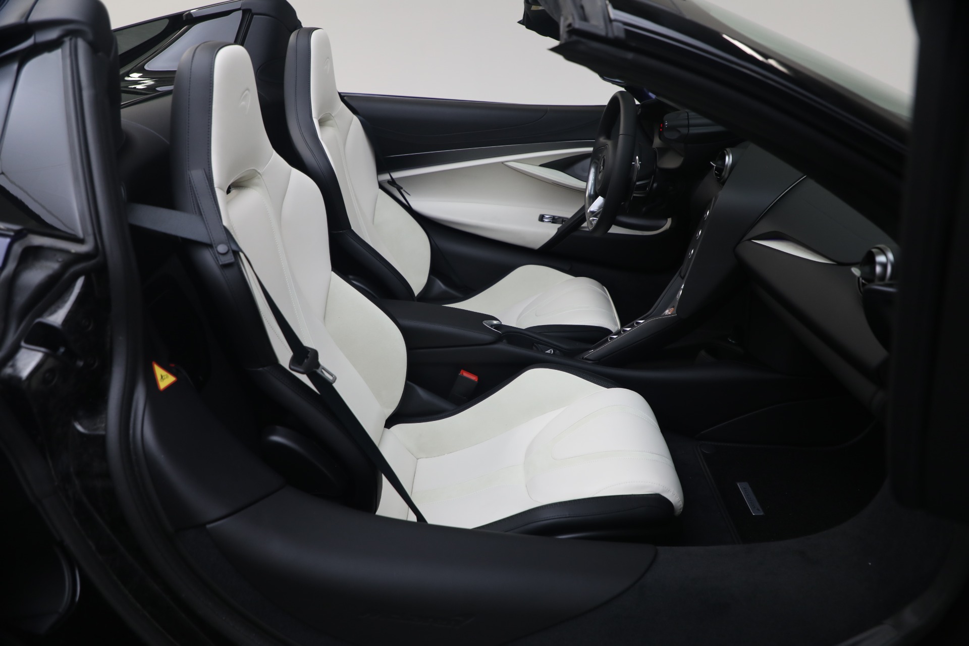 New-2027-McLaren-750S-Spider-TechLux