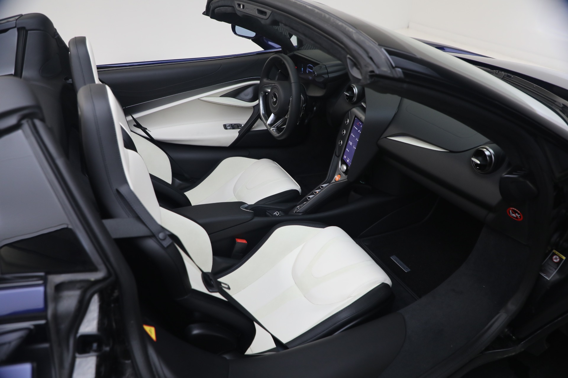 New-2027-McLaren-750S-Spider-TechLux