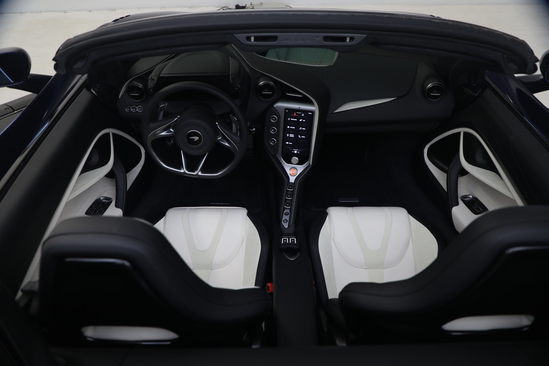 New-2027-McLaren-750S-Spider-TechLux