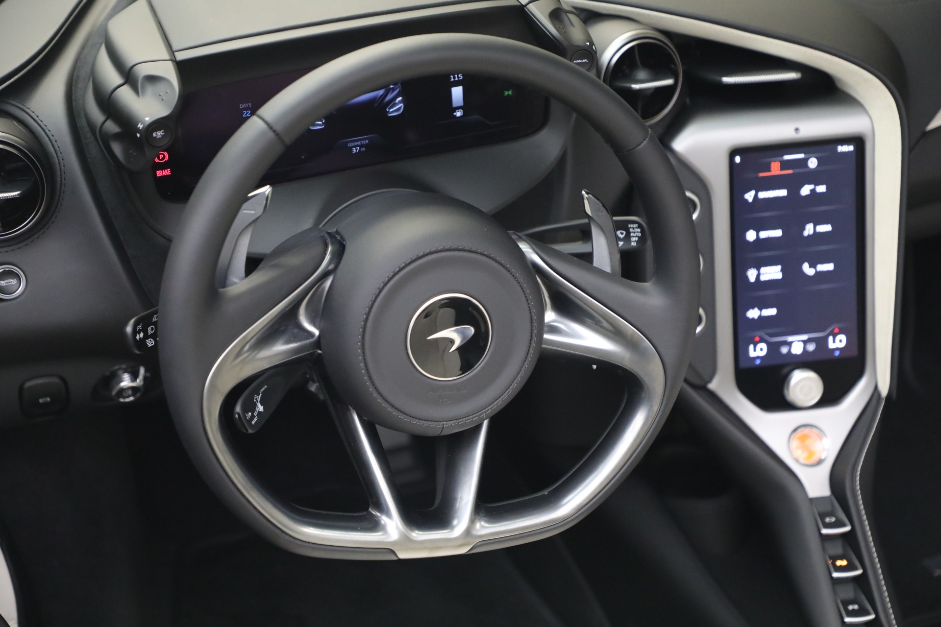 New-2027-McLaren-750S-Spider-TechLux
