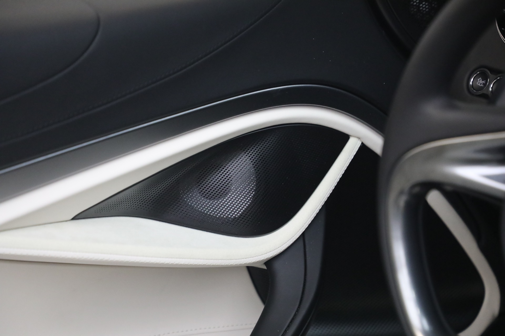 New-2027-McLaren-750S-Spider-TechLux