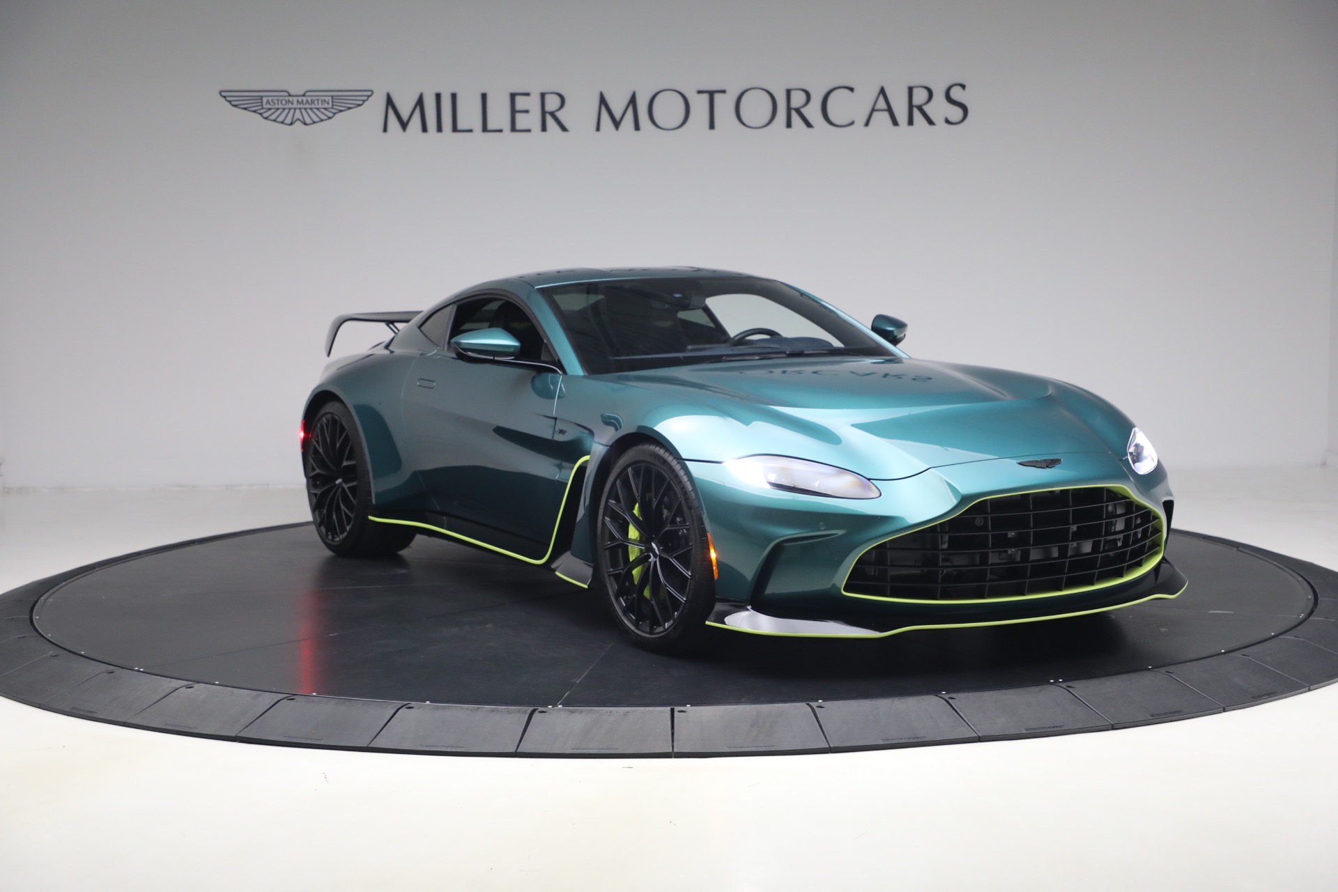 Used-2023-Aston-Martin-Vantage-V12